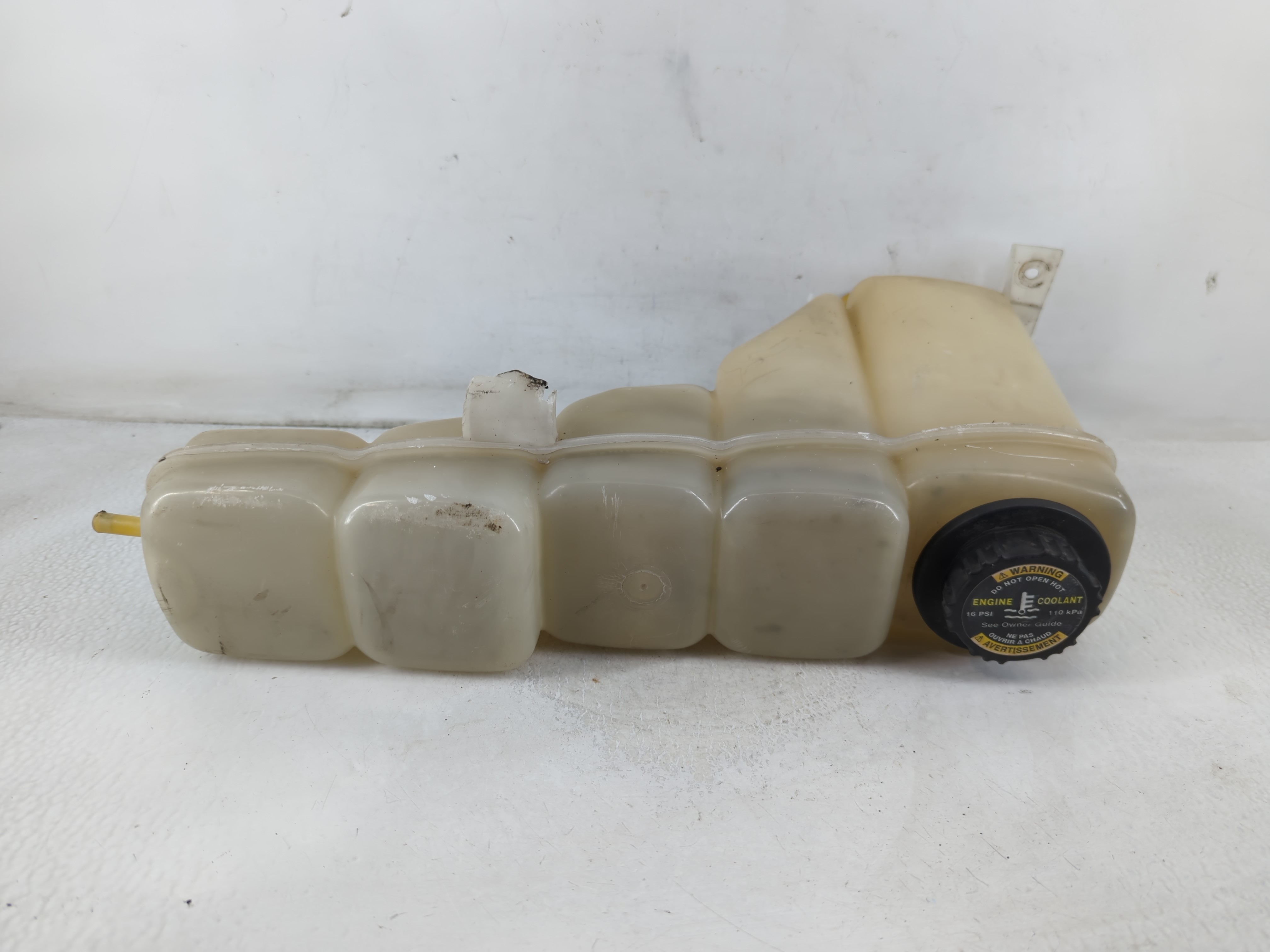 Picture of 1999 Ford F-350 Super Duty Radiator Coolant Overflow Expansion Tank Bottle 877061