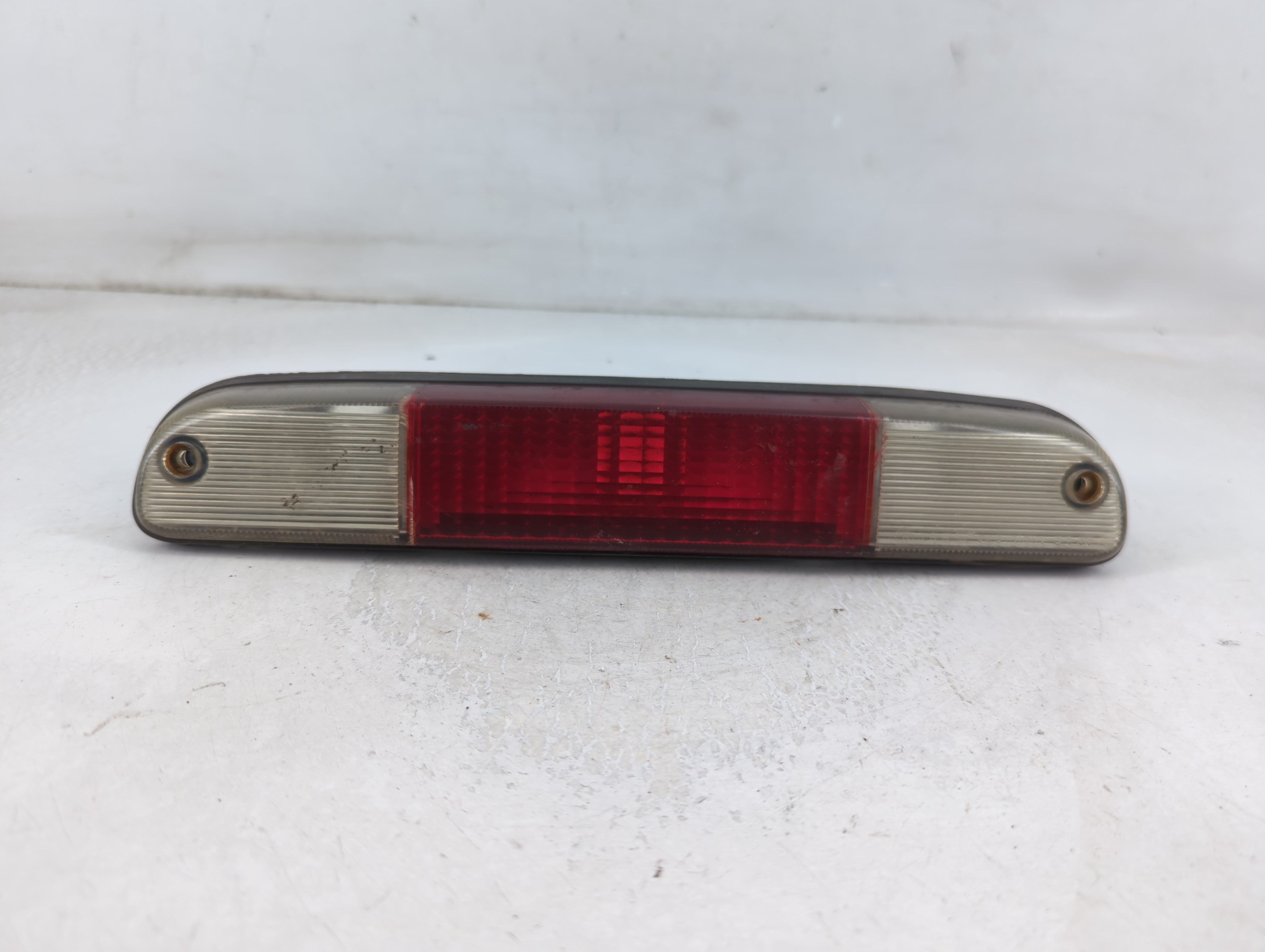 2000 Ford F-350 Super Duty High Mounted Stop Third Brake Light Lamp 877084 - Oemusedautoparts1.com