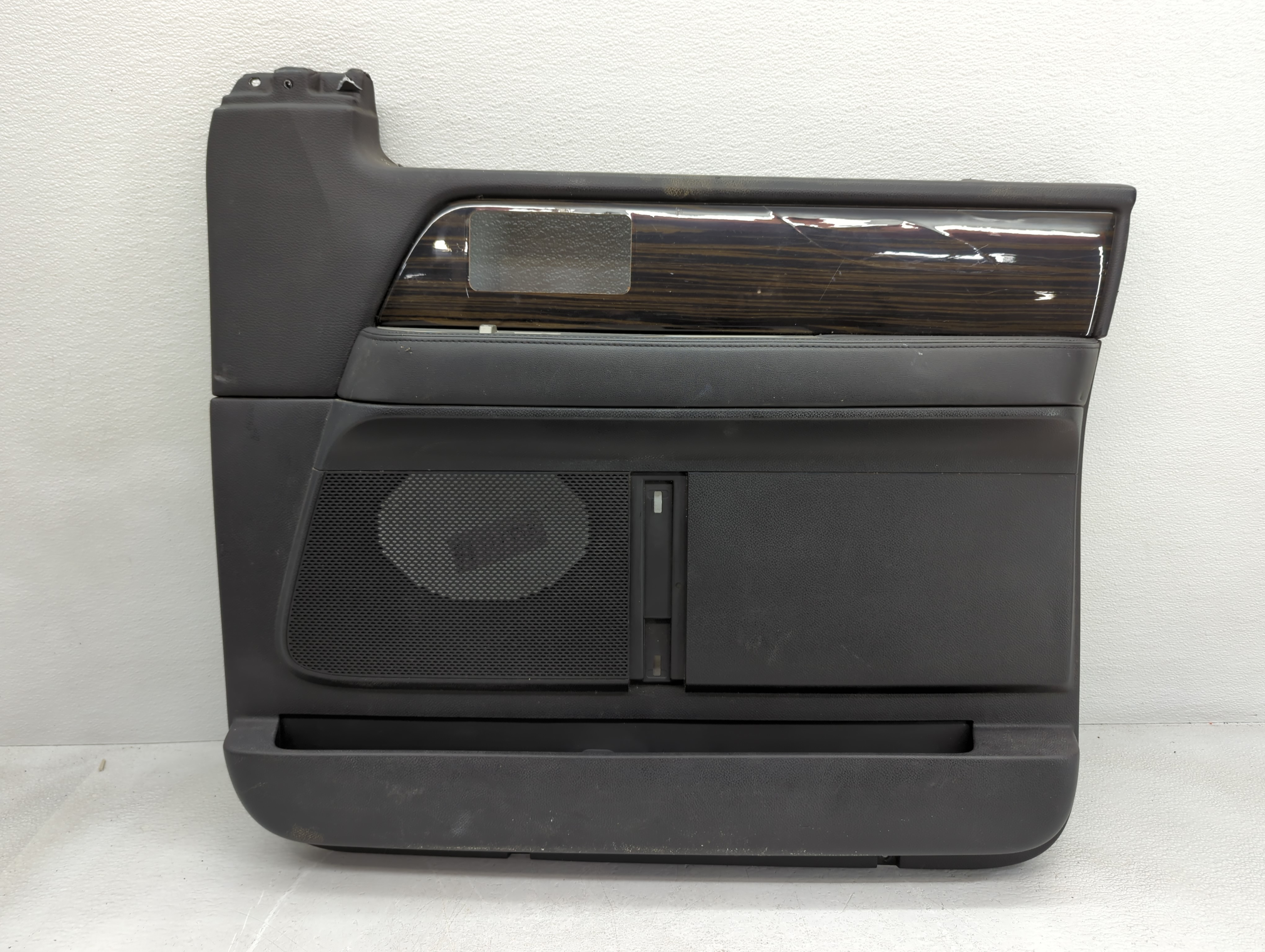 2008 Lincoln Navigator Front Right Passenger Interior Door Panel Trim 877117 - Oemusedautoparts1.com