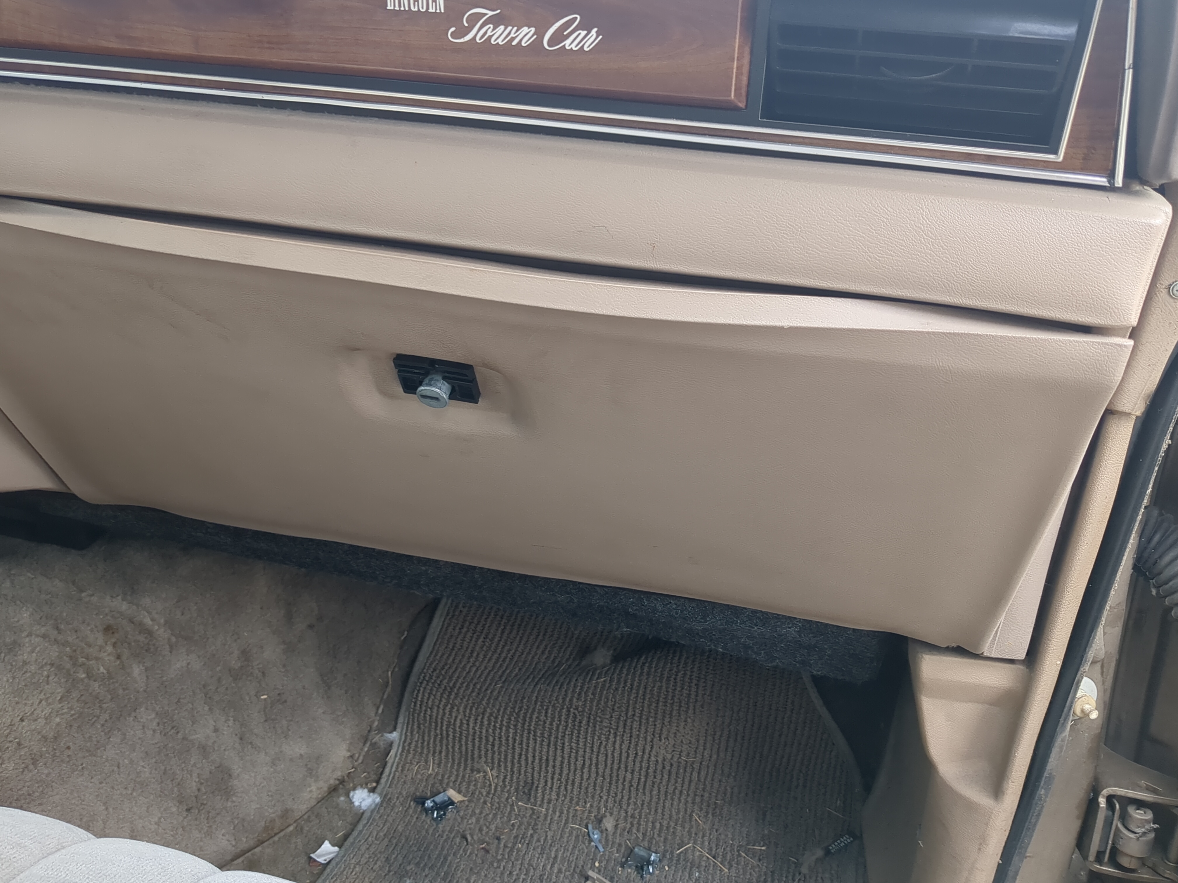 1989 Lincoln Town Car Passenger Glove Box Door Storage Compartment 879068 - Oemusedautoparts1.com