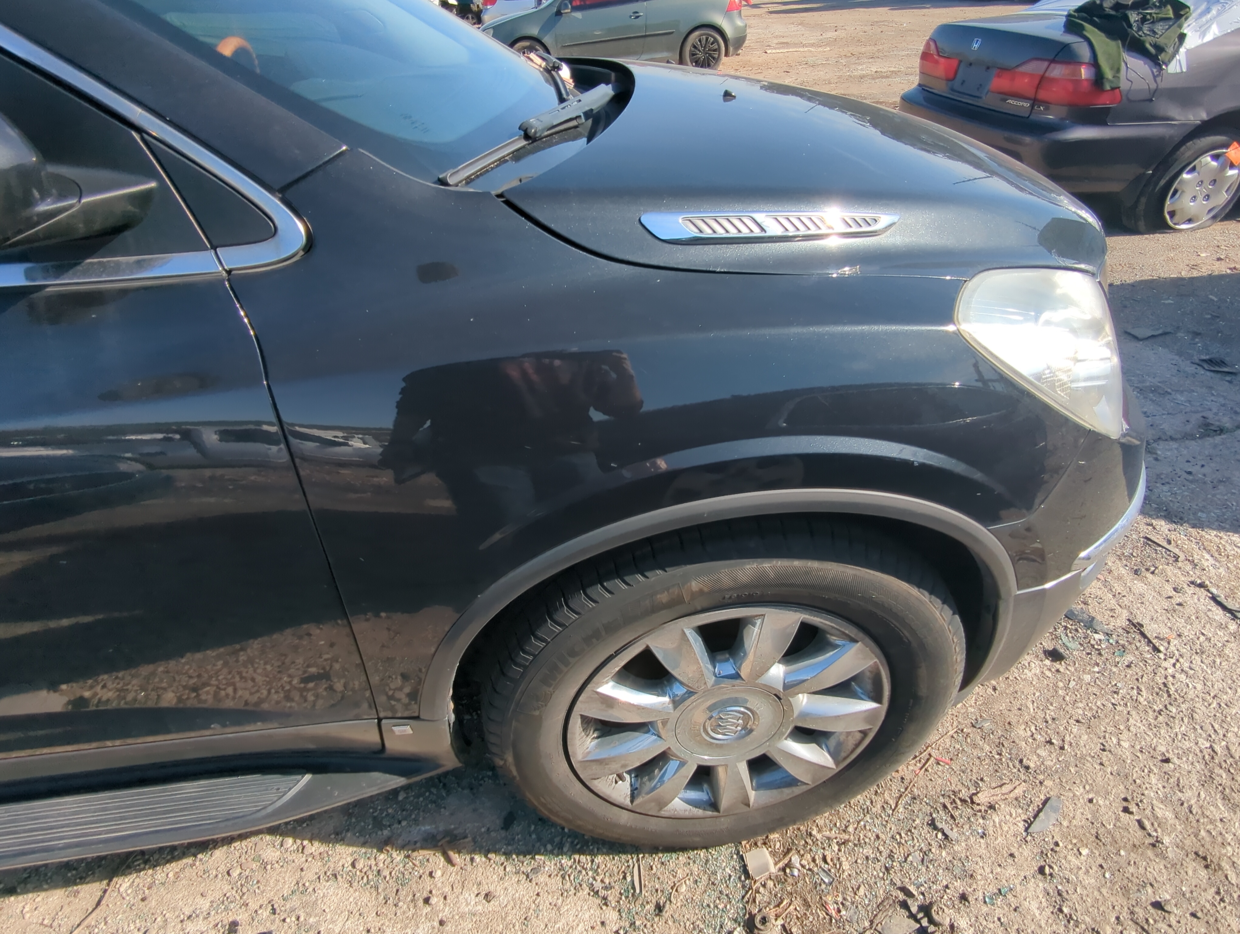 Picture of 2008-2012 Buick Enclave Passenger Fender 879333