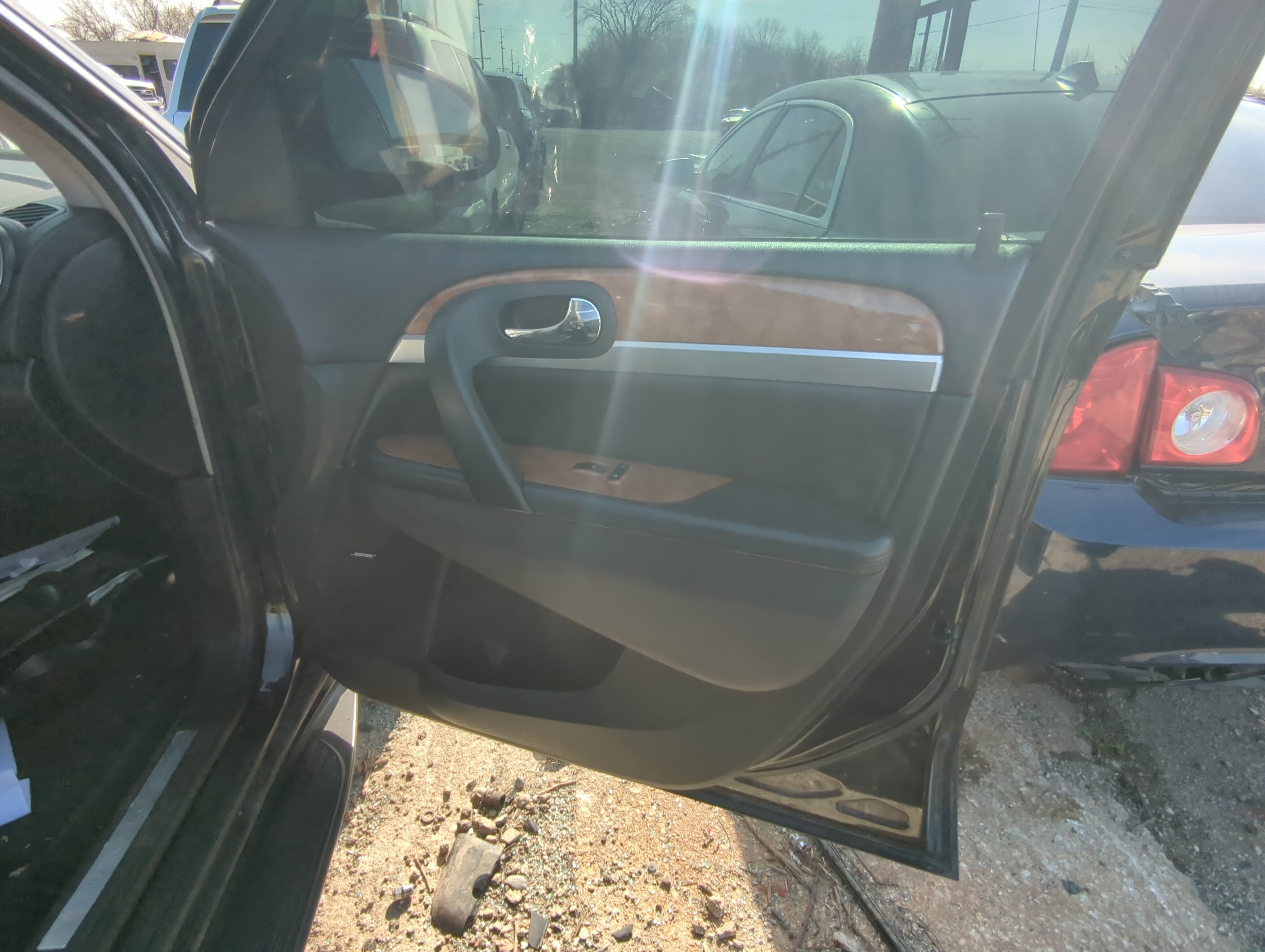 Picture of 2009 Buick Enclave Front Right Passenger Interior Door Panel Trim 879441