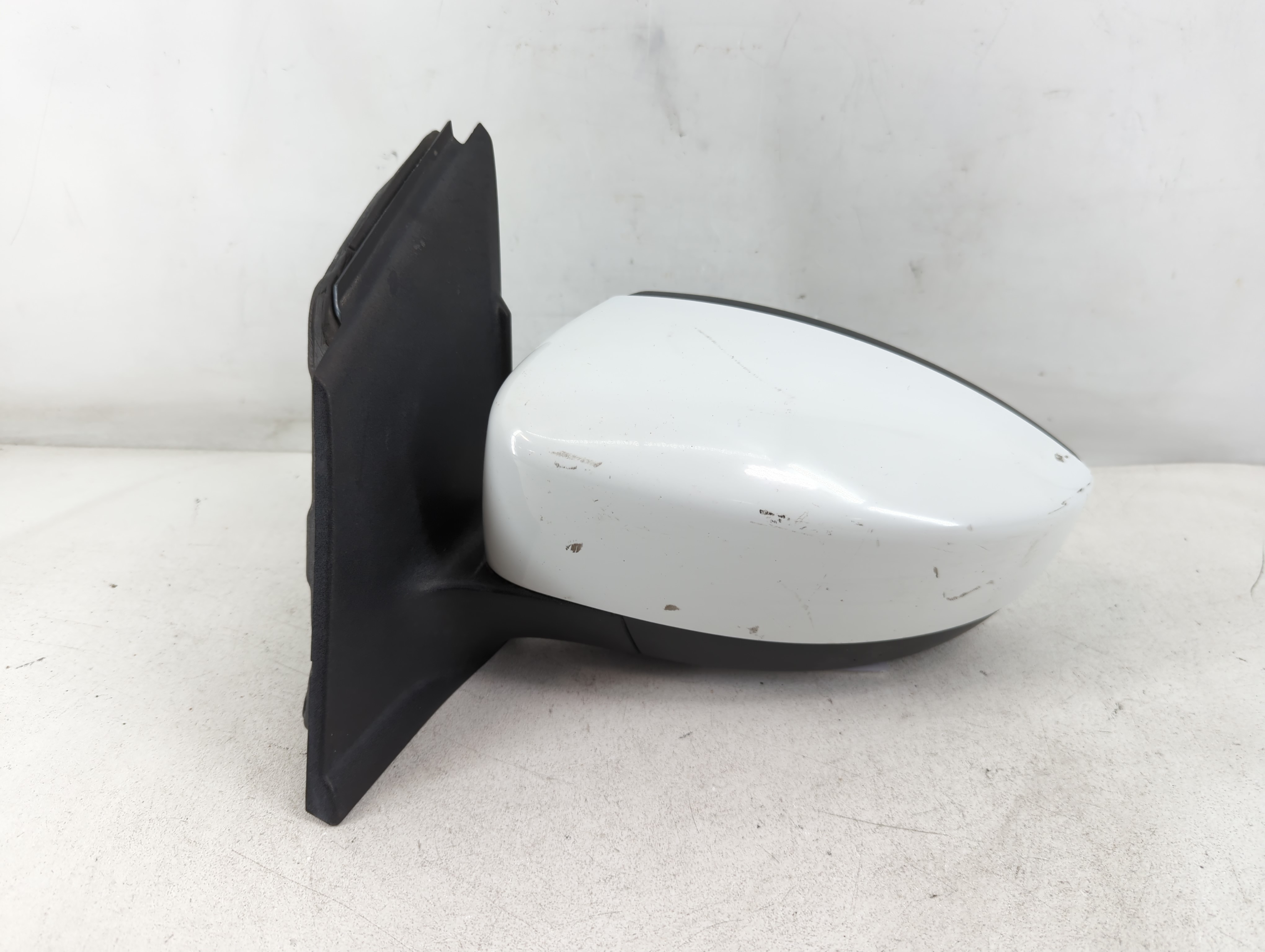2013-2016 Ford Escape Driver Left Side View Power Door Mirror White 880198 - Oemusedautoparts1.com
