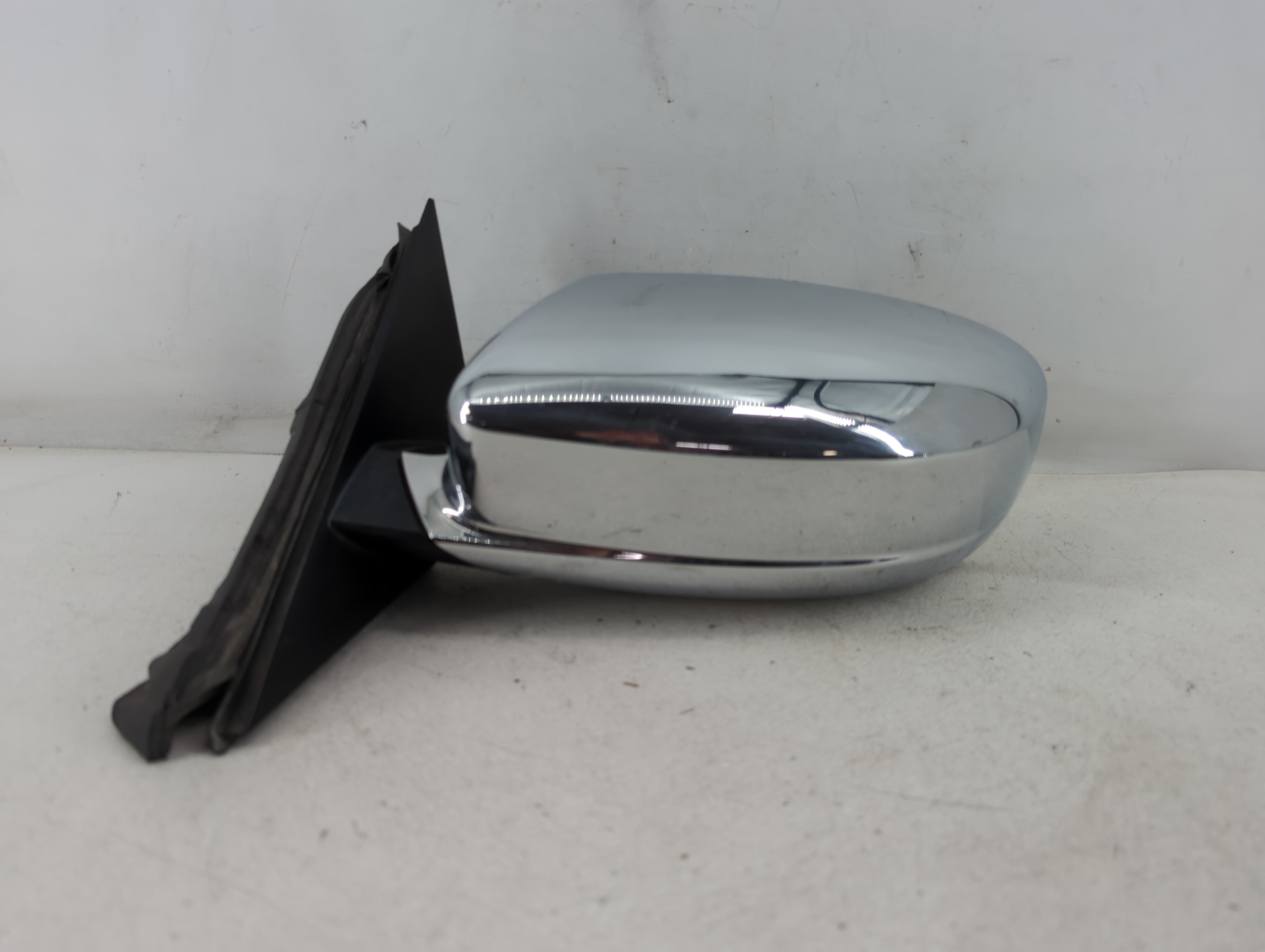 2011-2014 Chrysler 300 Driver Left Side View Power Door Mirror Chrome 880202 - Oemusedautoparts1.com