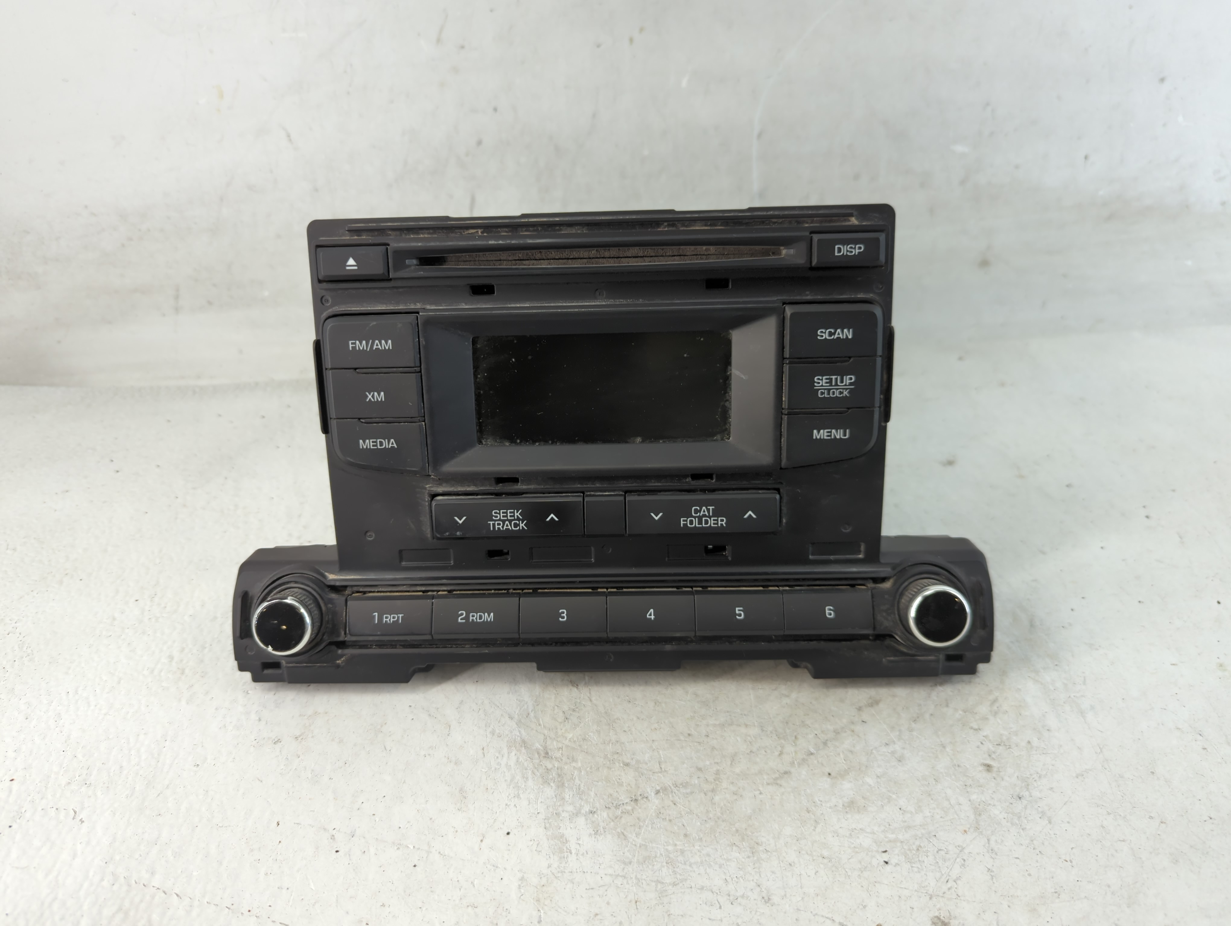 2017-2018 Hyundai Elantra Am Fm Cd Player Radio Receiver 880220 - Oemusedautoparts1.com