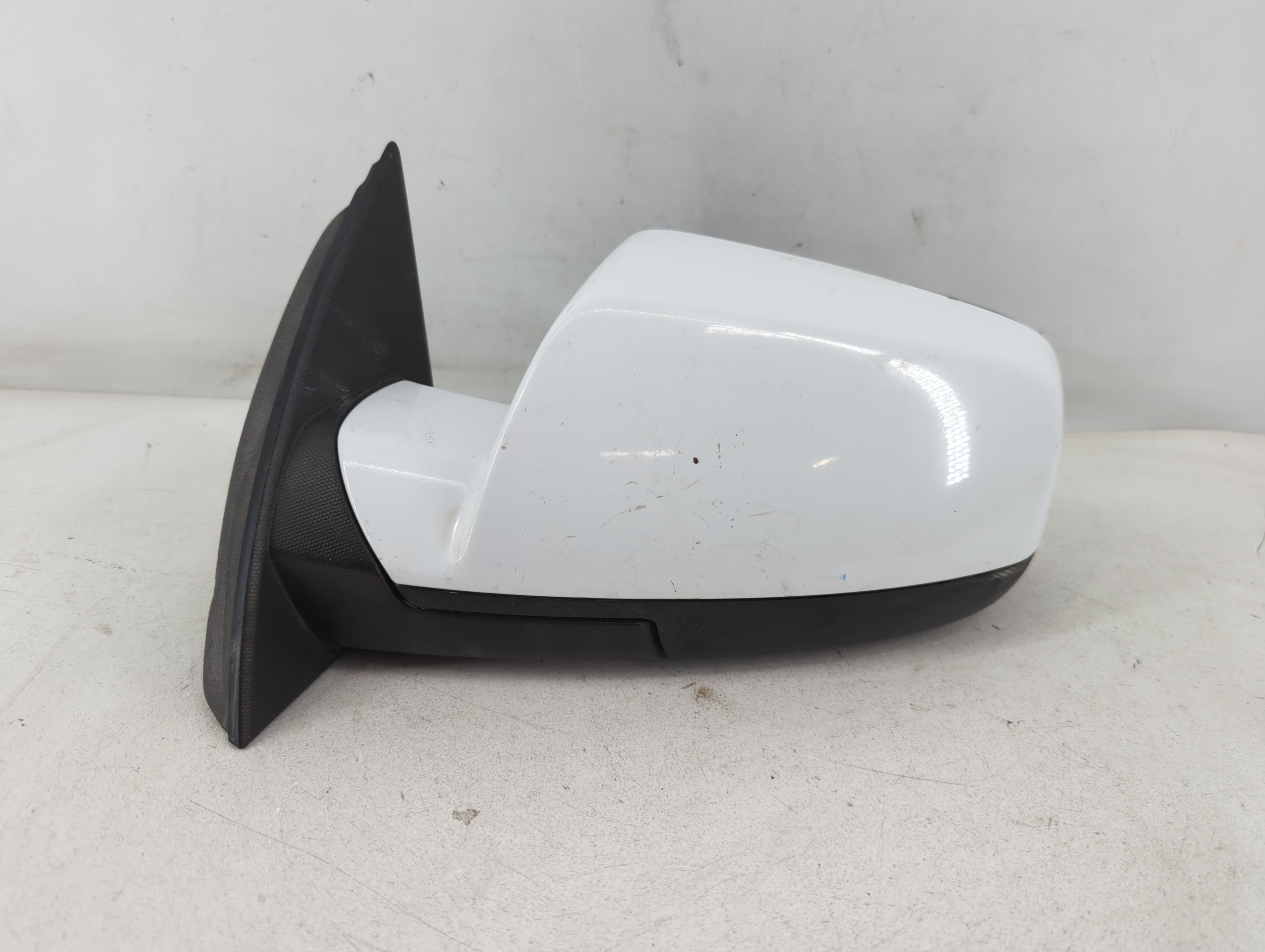 2010-2011 Chevrolet Equinox Driver Left Side View Power Door Mirror White 880234 - Oemusedautoparts1.com