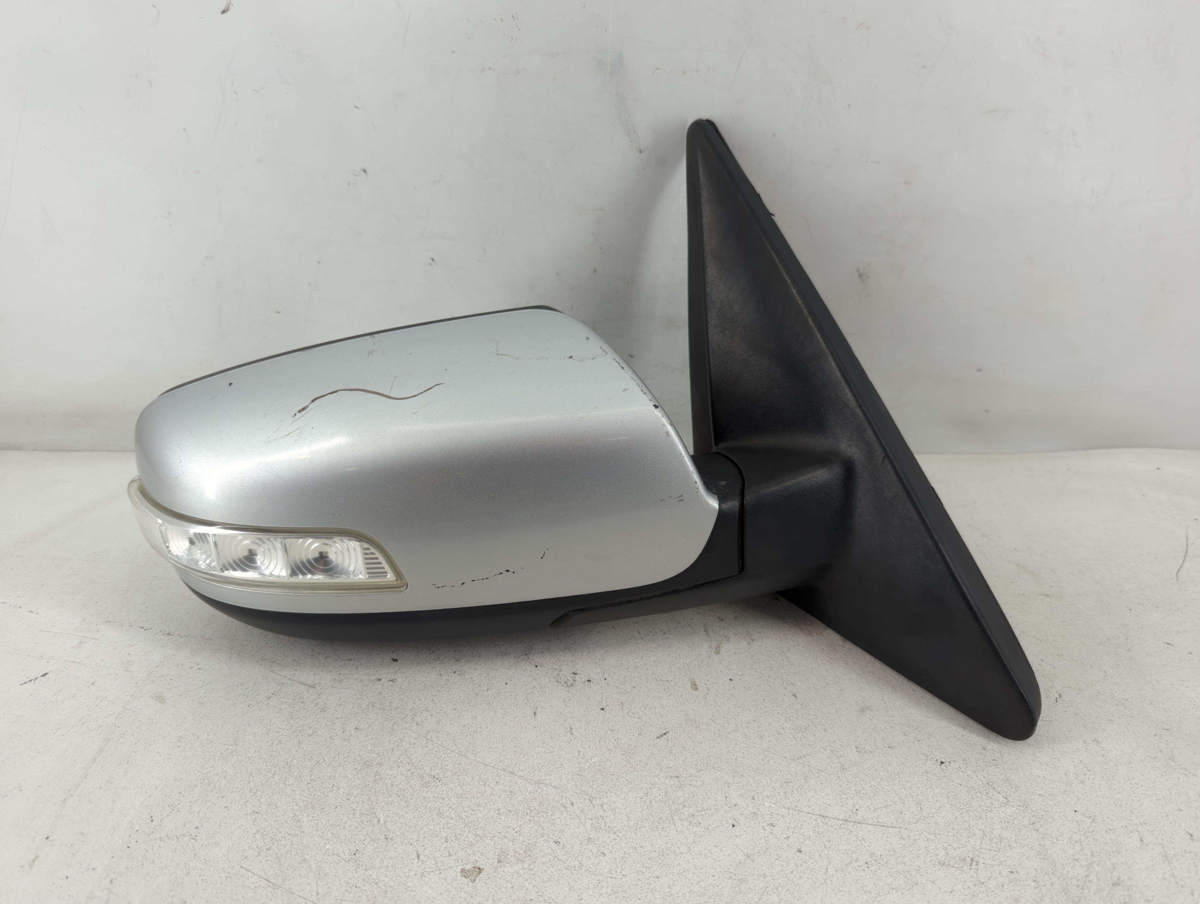 2011-2015 Kia Sorento Passenger Right Side View Power Door Mirror Silver 880297 - Oemusedautoparts1.com