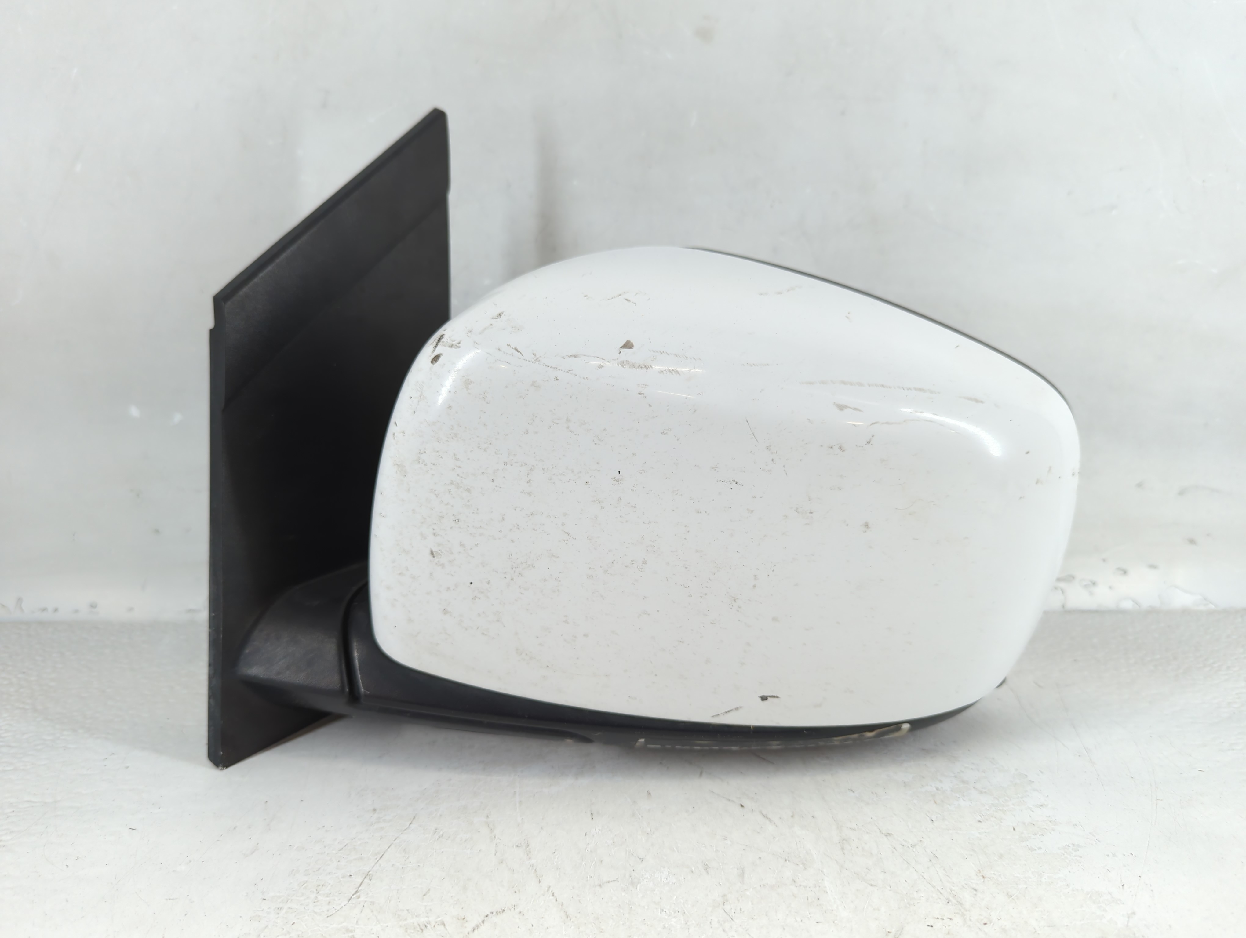 2011-2016 Chrysler Town & Country Driver Left Side View Power Door Mirror 880342 - Oemusedautoparts1.com
