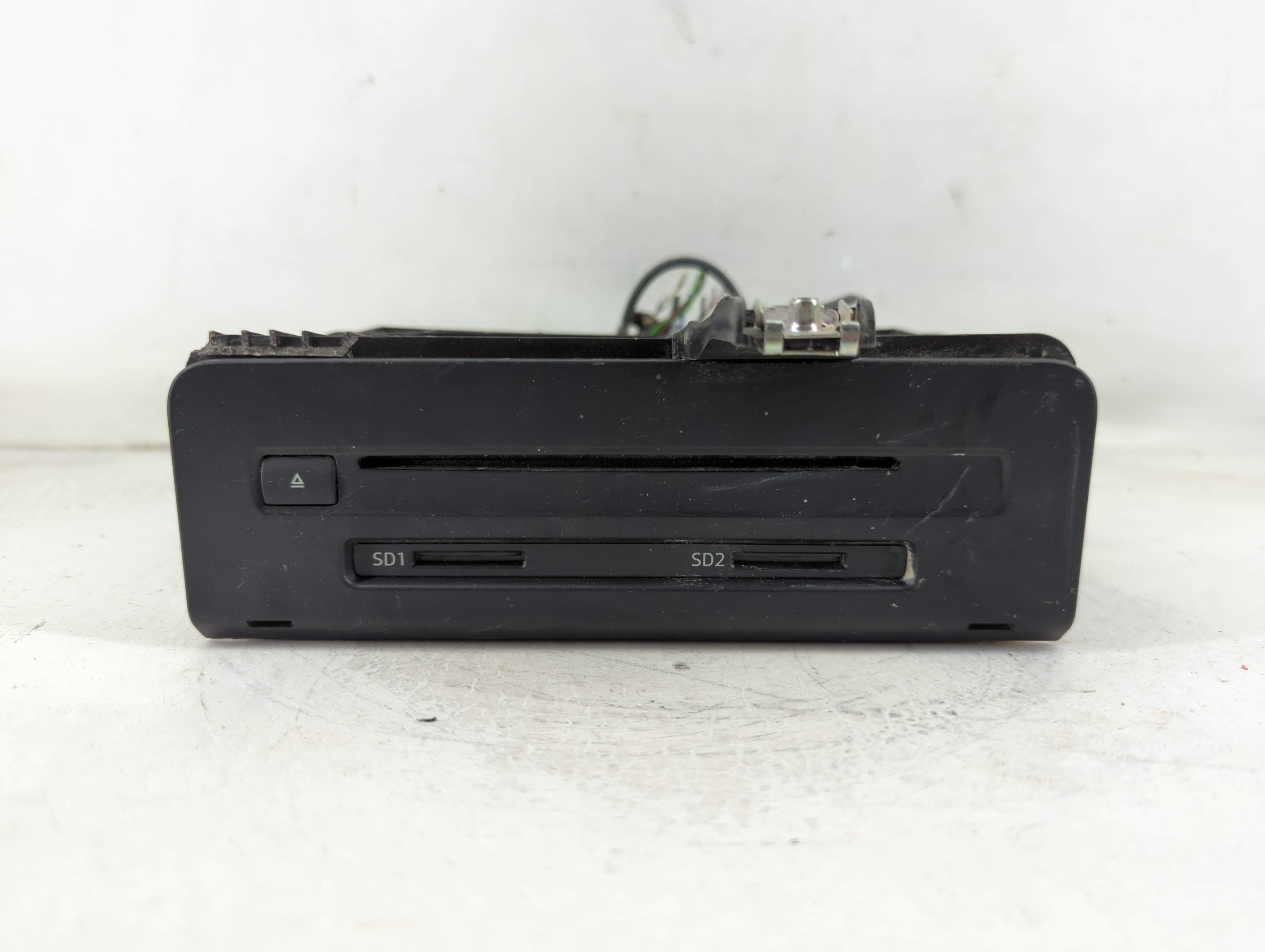 2017-2019 Audi A4 Am Fm Cd Player Radio Receiver 880423 - Oemusedautoparts1.com