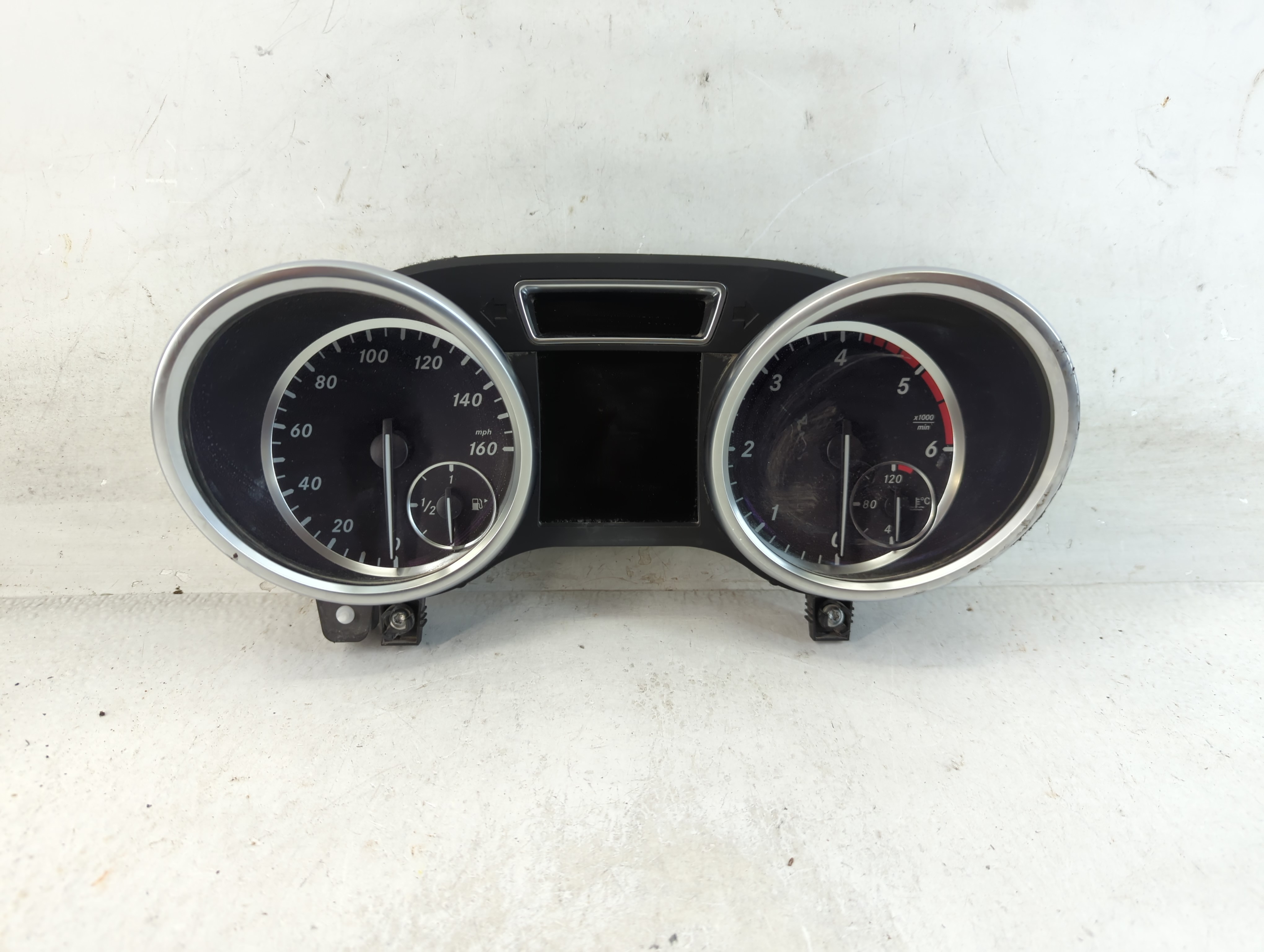 2012-2012 Mercedes-benz Ml350 Speedometer Instrument Cluster Gauges 880559 - Oemusedautoparts1.com