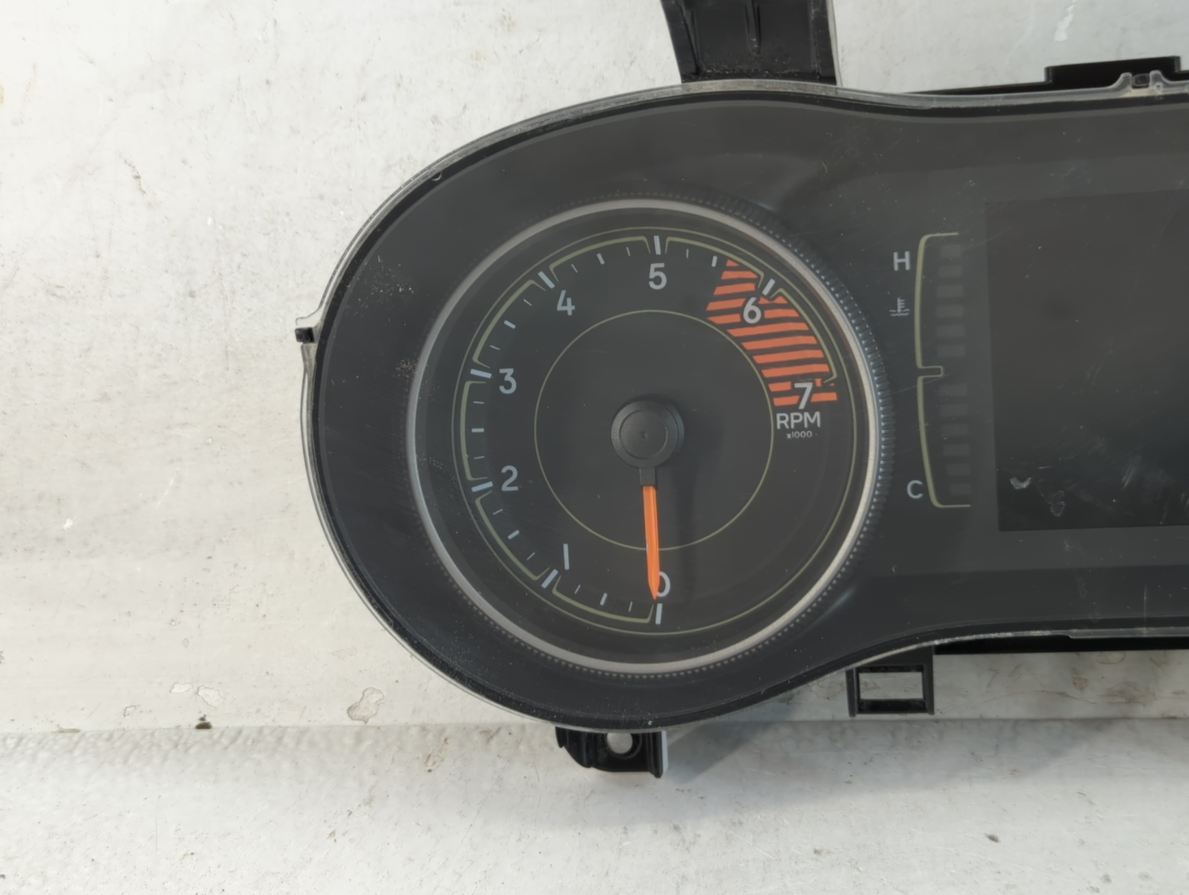 2015-2016 Volkswagen Jetta Speedometer Instrument Cluster Gauges 880562 - Oemusedautoparts1.com