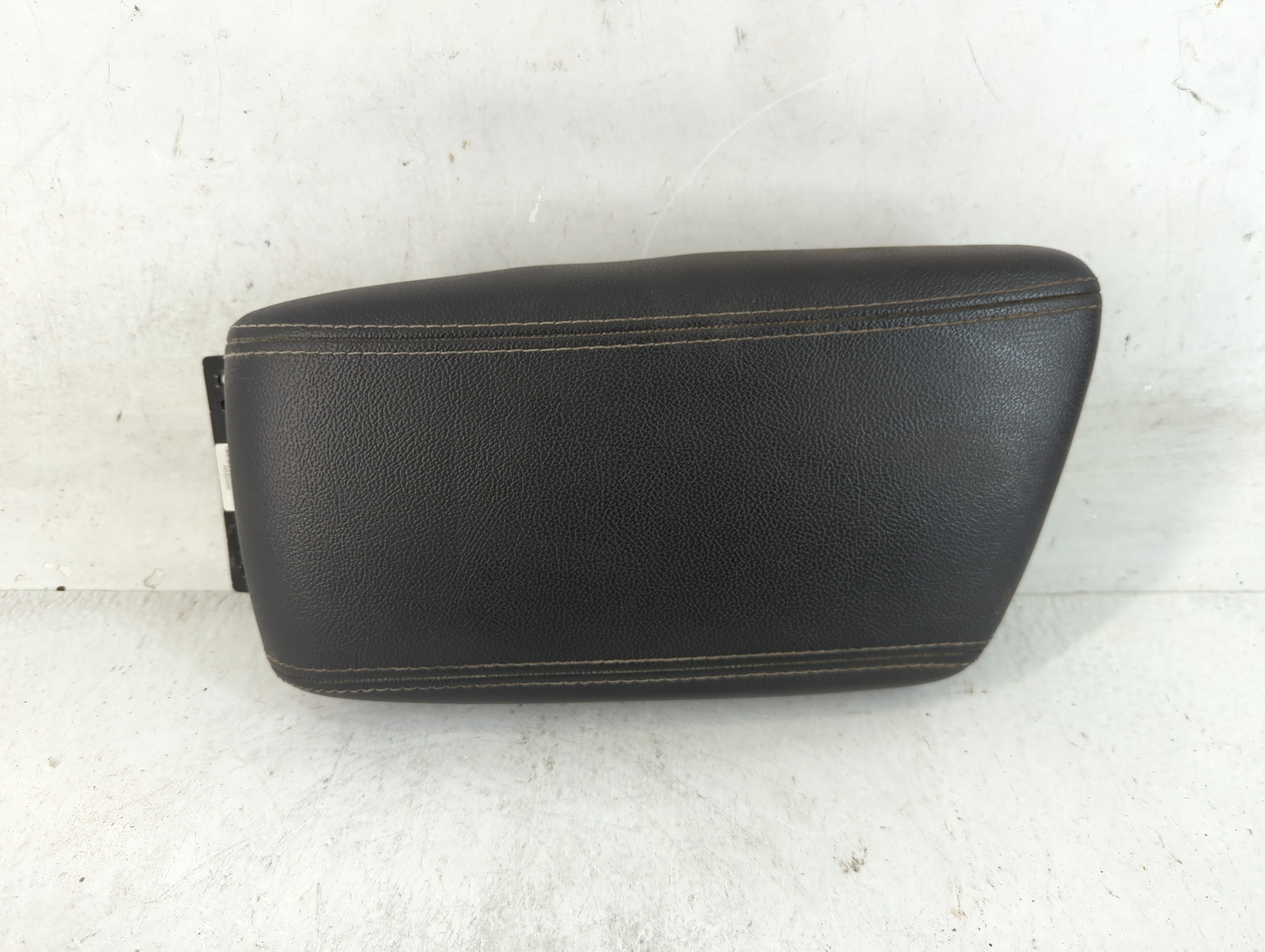2019 Kia Niro Center Console Armrest Cover Lid Black 880625 - Oemusedautoparts1.com