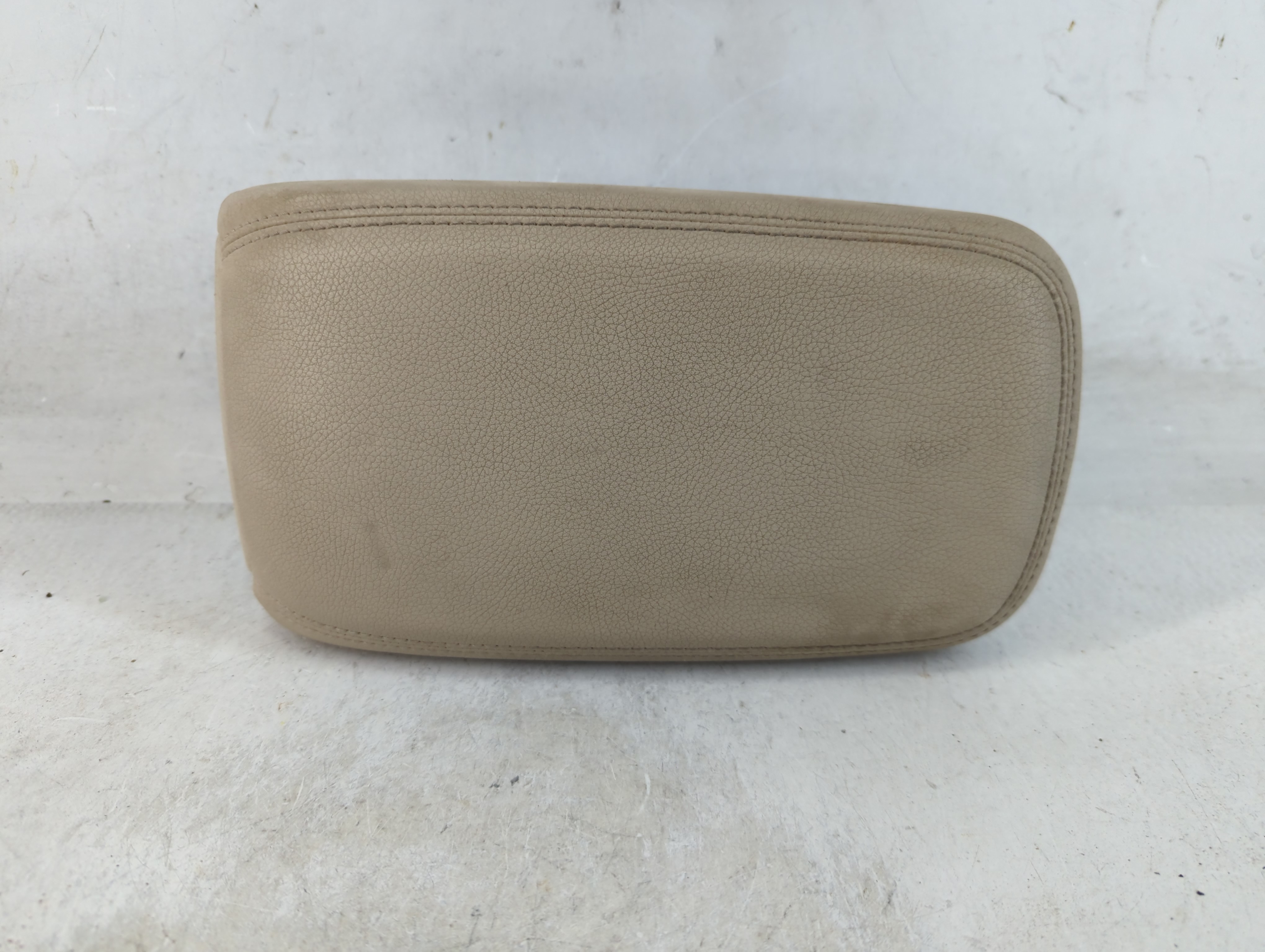 2018 Mercedes-benz Cla250 Center Console Armrest Cover Lid Beige 880631 - Oemusedautoparts1.com