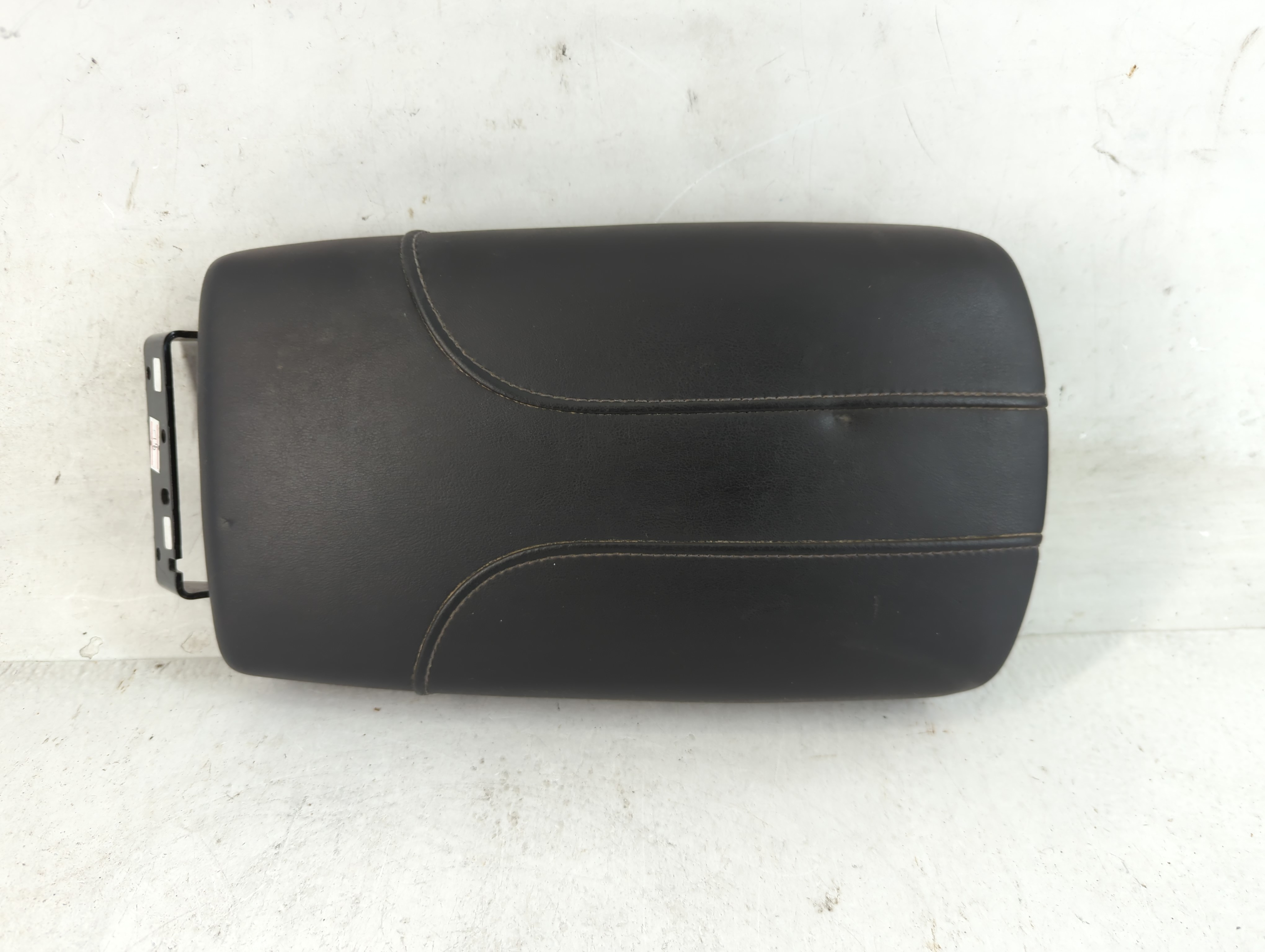2018-2020 Nissan Rogue Center Console Armrest Cover Lid Black 880652 - Oemusedautoparts1.com