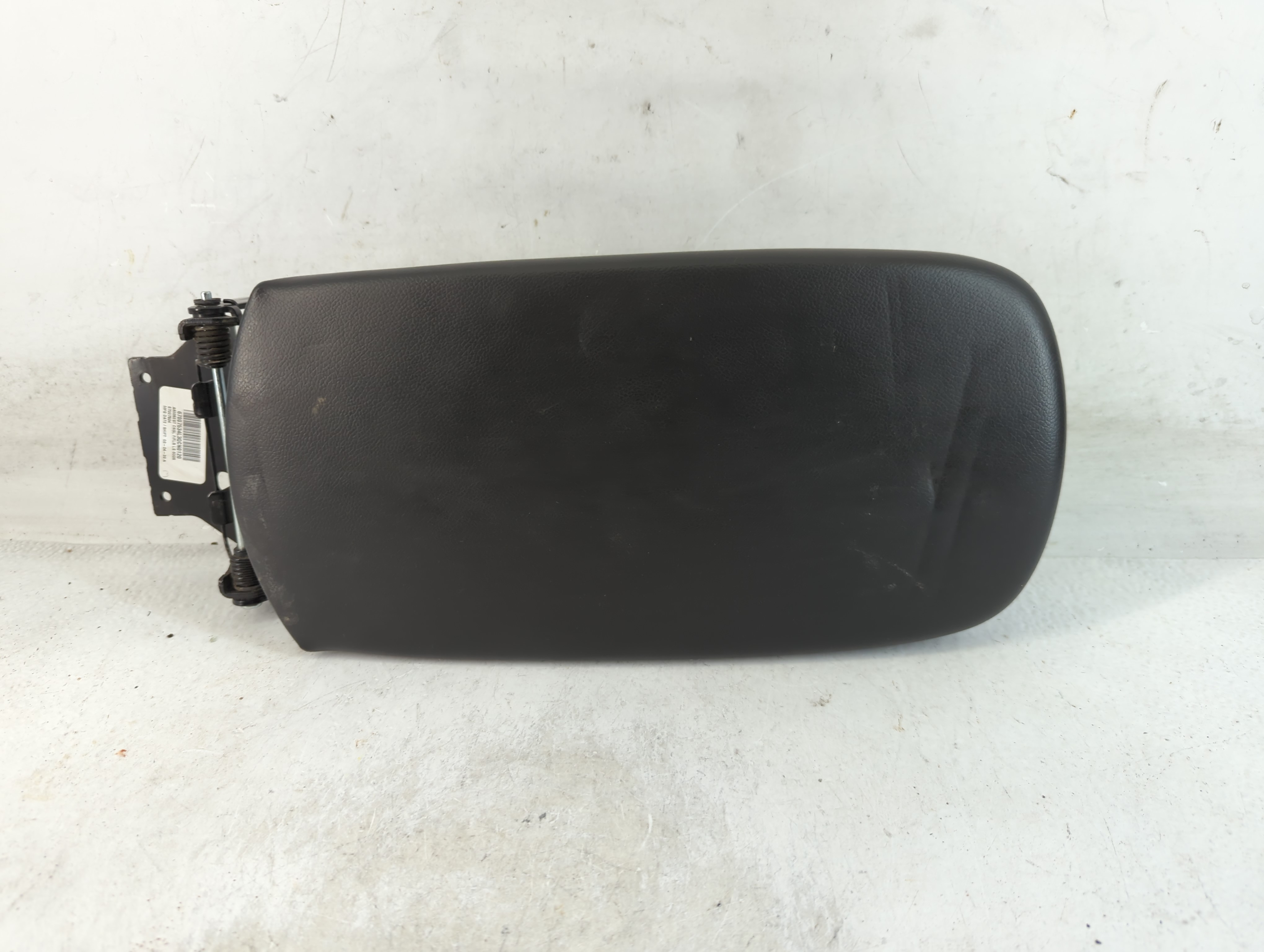2019-2021 Chevrolet Malibu Center Console Armrest Cover Lid Black 880657 - Oemusedautoparts1.com