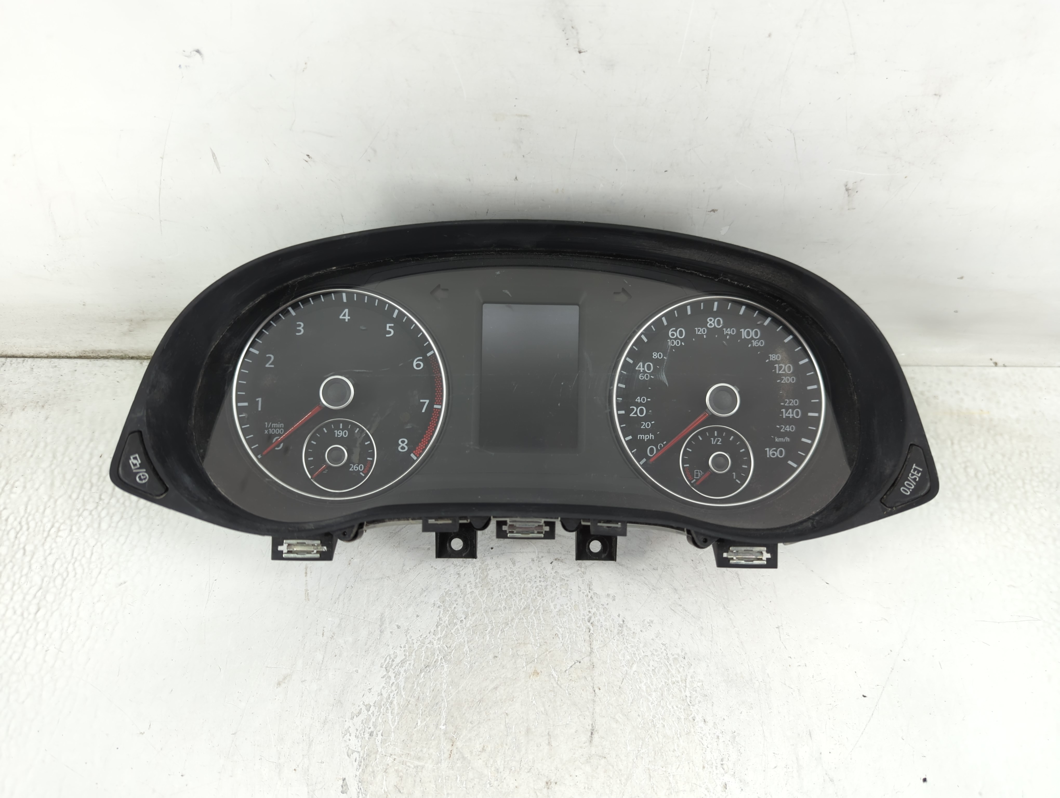 Picture of 2013-2014 Volkswagen Passat Speedometer Instrument Cluster Gauges 880690