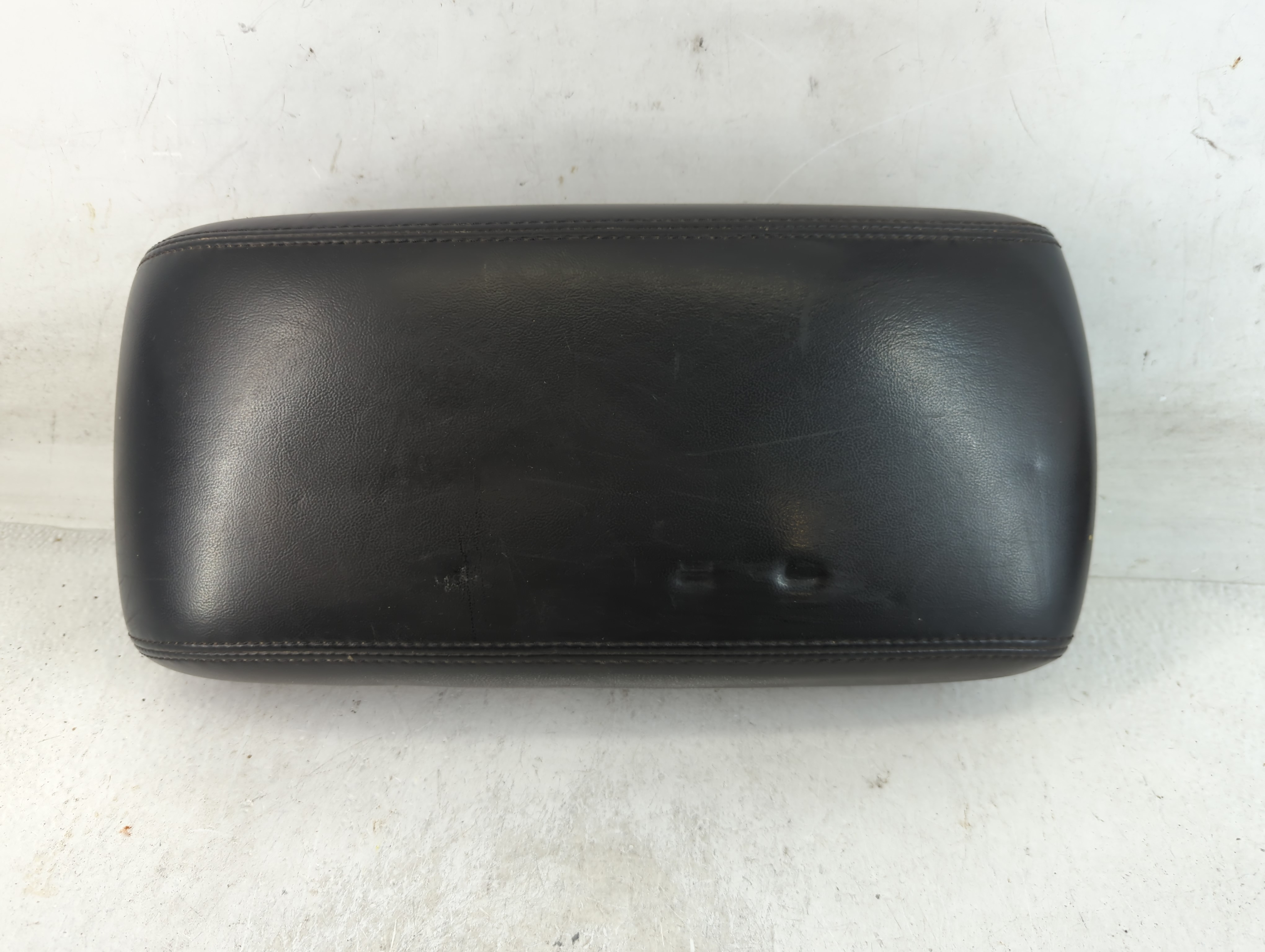 2011-2011 Jeep Grand Cherokee Center Console Armrest Cover Lid Black 880699 - Oemusedautoparts1.com