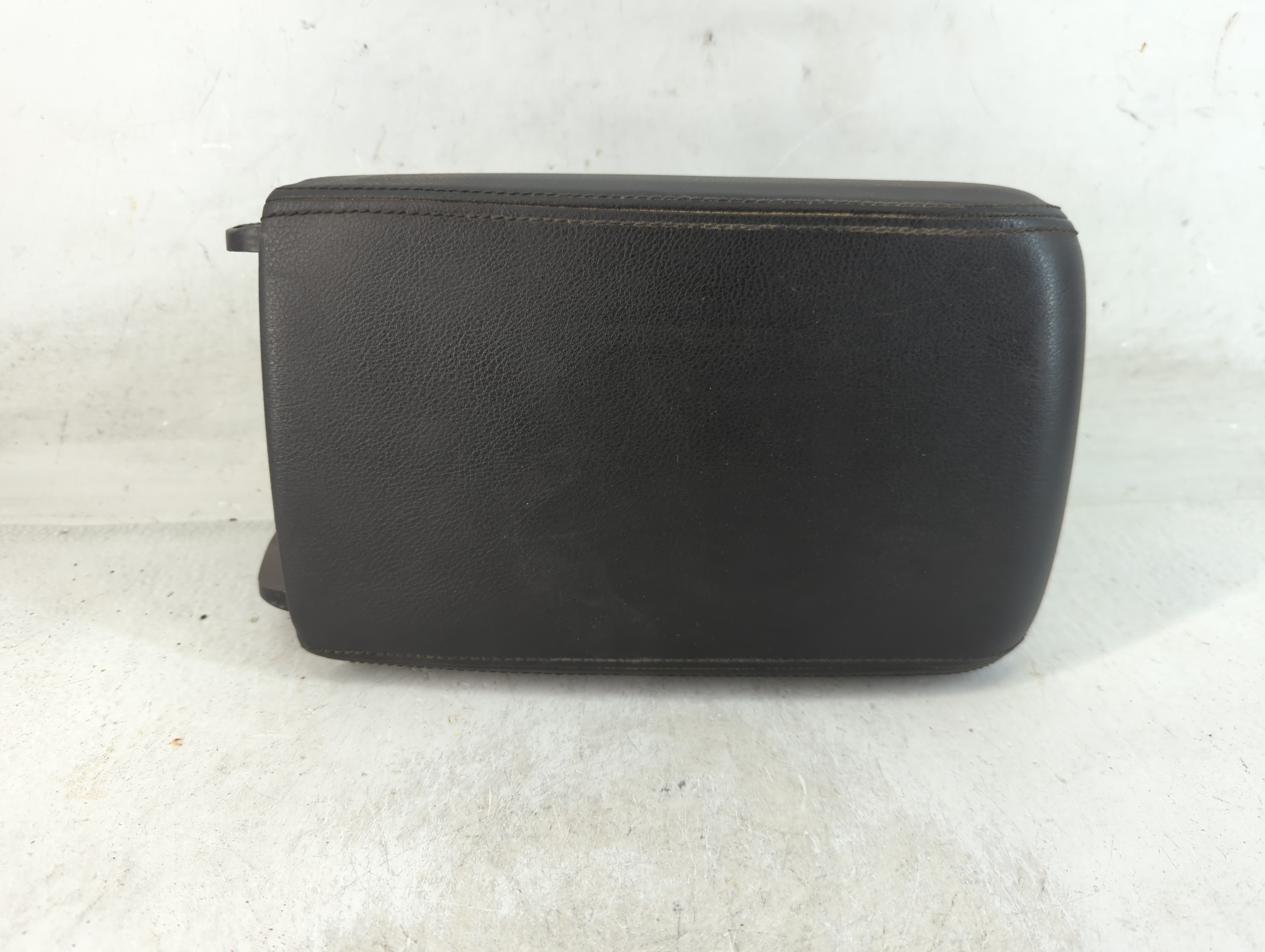 2015 Volkswagen Passat Center Console Armrest Cover Lid Black 880701 - Oemusedautoparts1.com