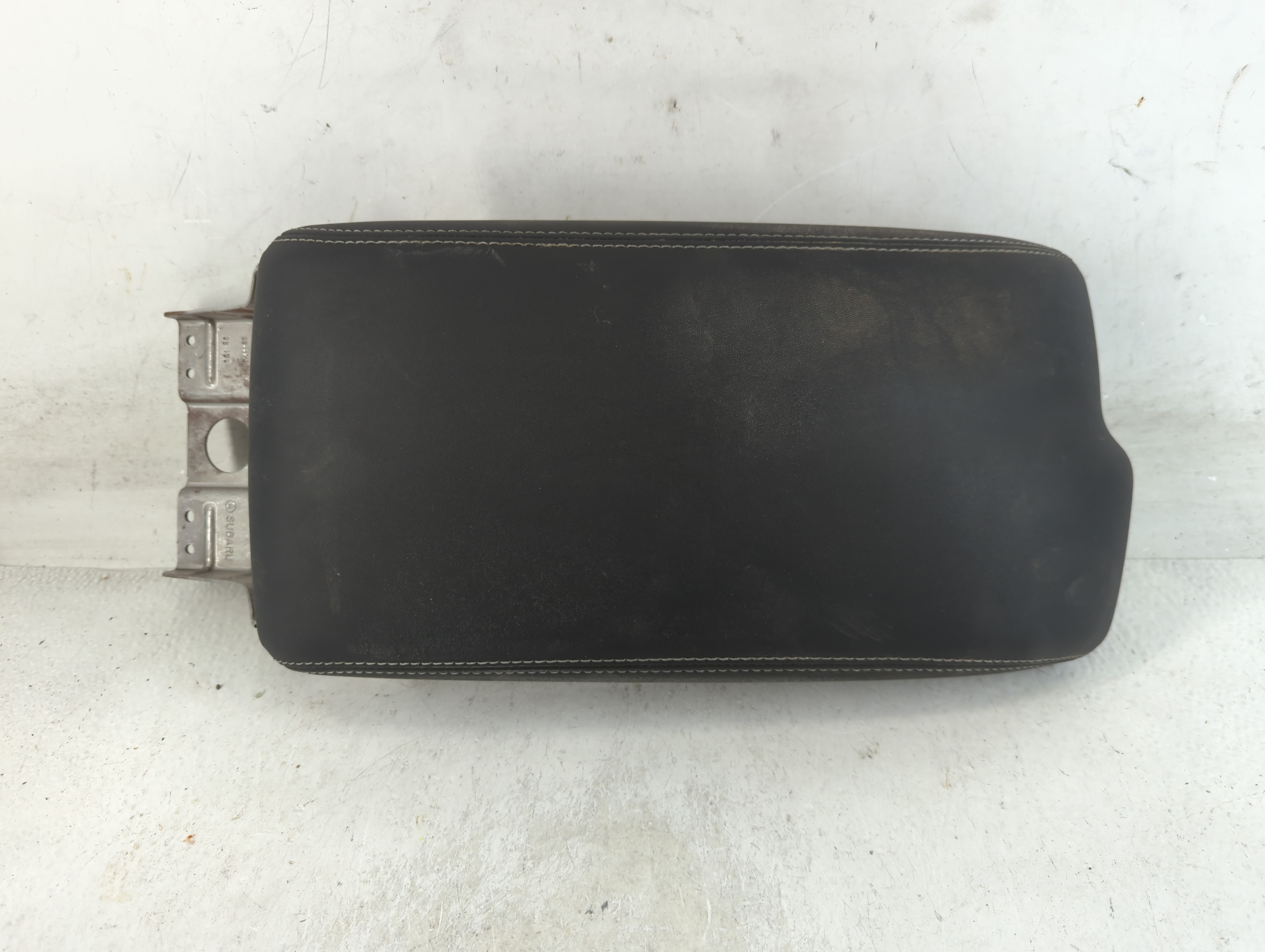 2023 Subaru Ascent Center Console Armrest Cover Lid Black 880705 - Oemusedautoparts1.com