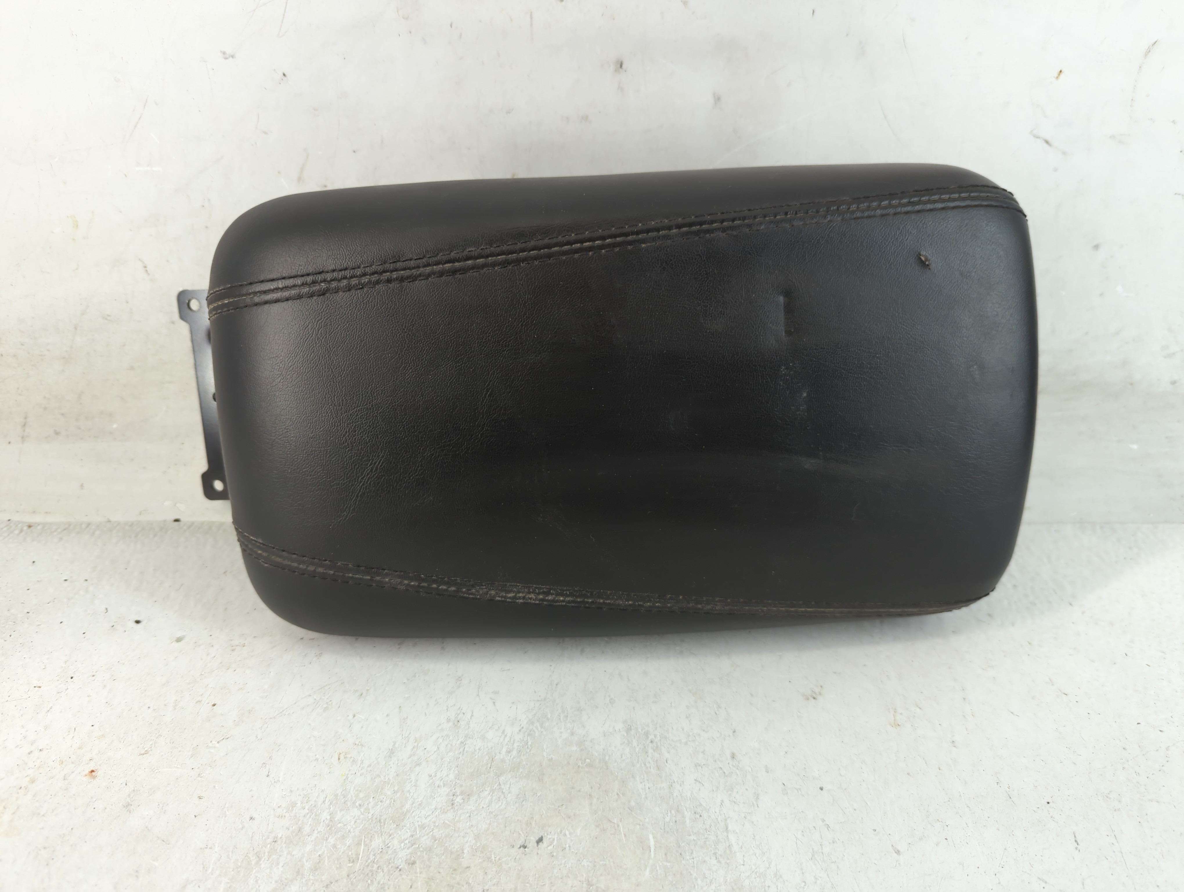 2017 Chrysler 200 Center Console Armrest Cover Lid Black 880728 - Oemusedautoparts1.com