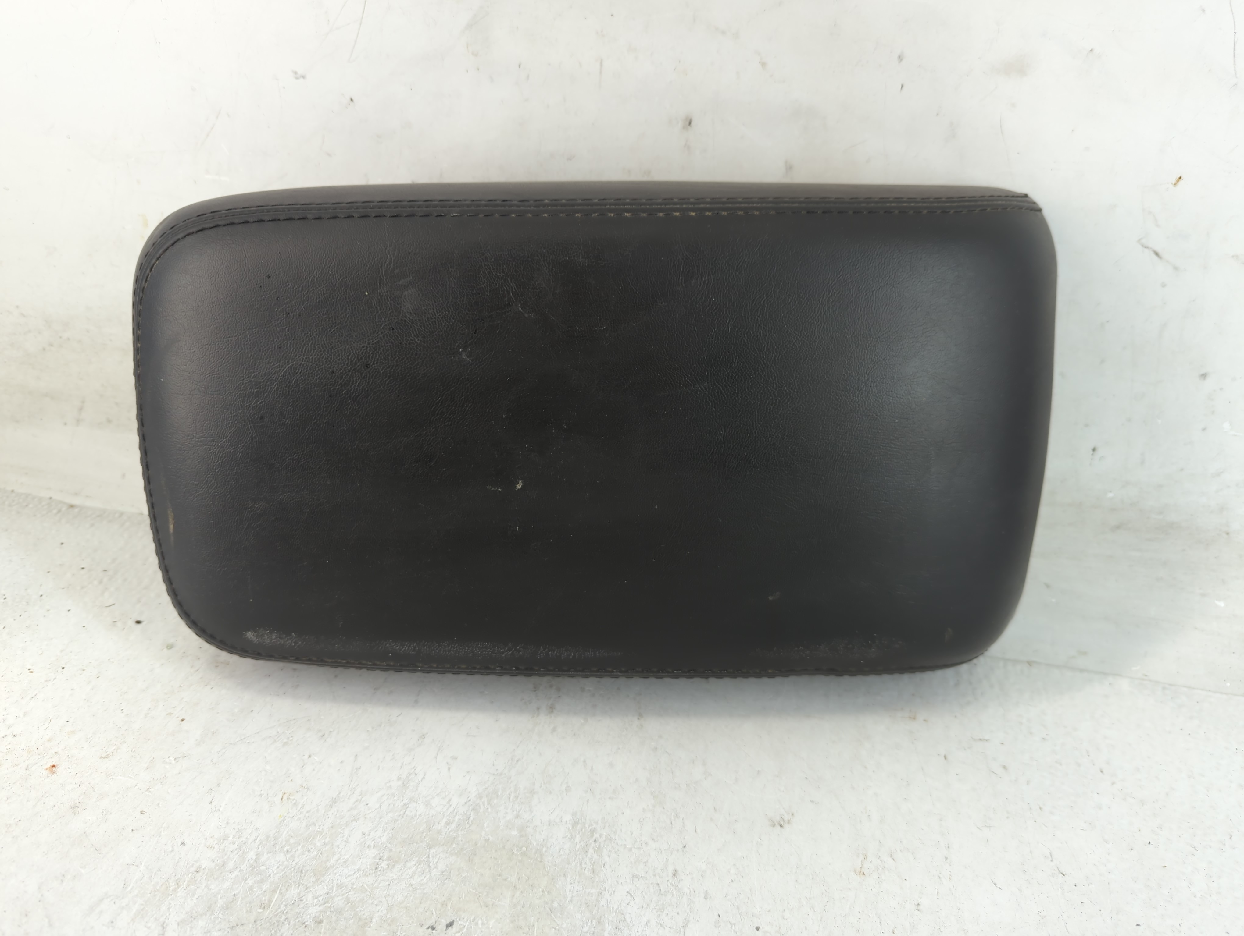 2012-2014 Chrysler 300 Center Console Armrest Cover Lid Black 880881 - Oemusedautoparts1.com