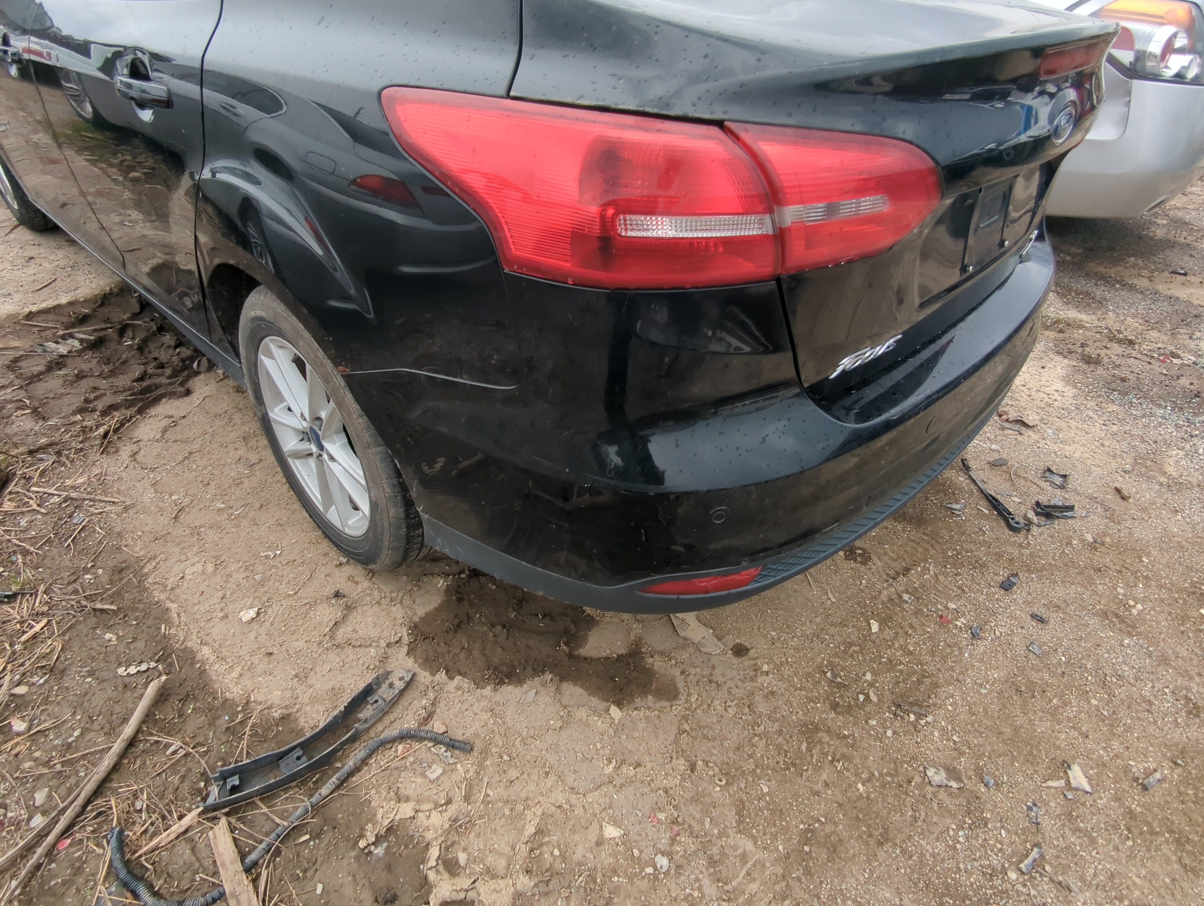 2015-2018 Ford Focus Rear Bumper Assembly Oem 881721 - Oemusedautoparts1.com
