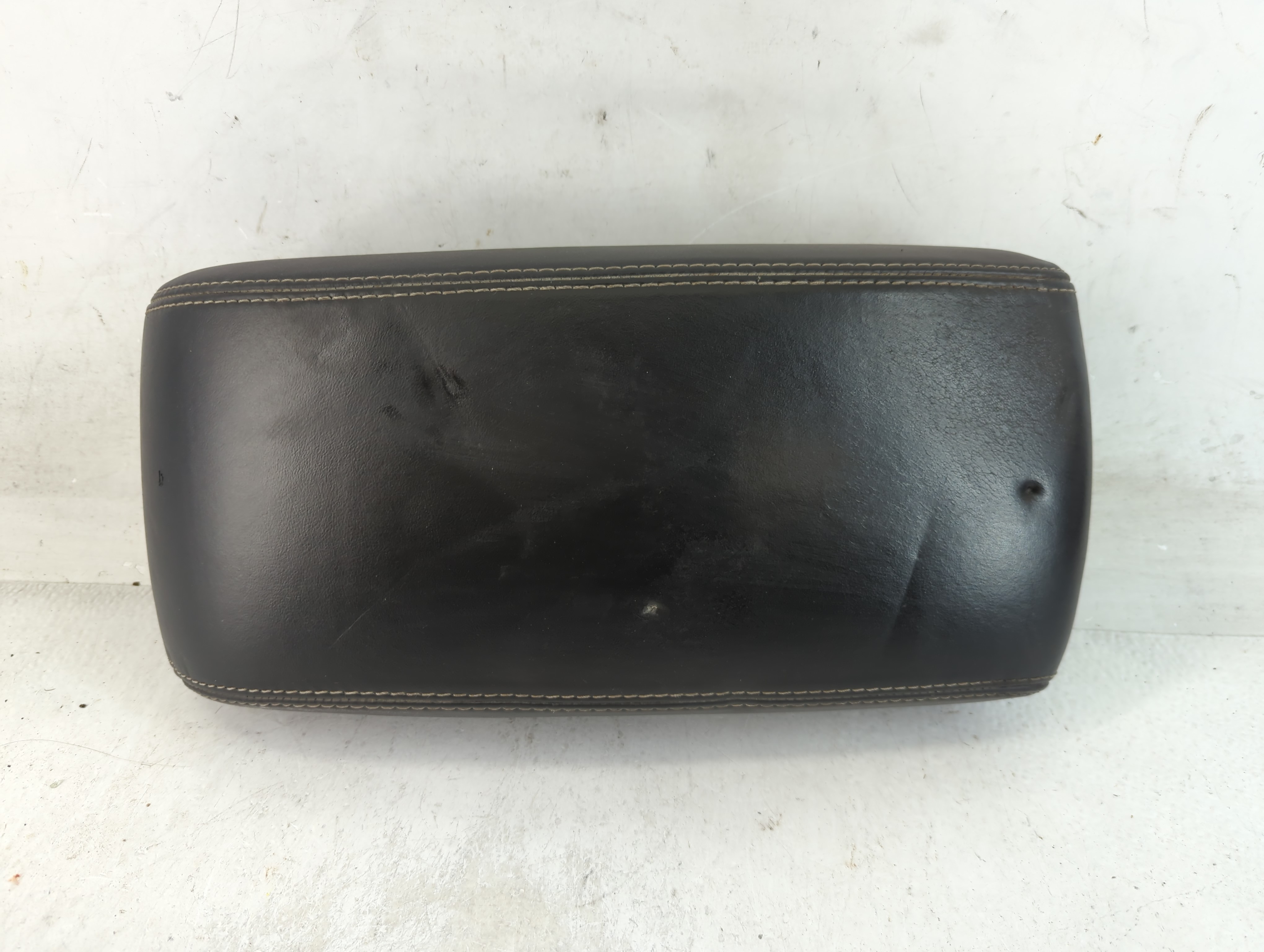 2014-2017 Jeep Grand Cherokee Center Console Armrest Cover Lid Black 881741 - Oemusedautoparts1.com