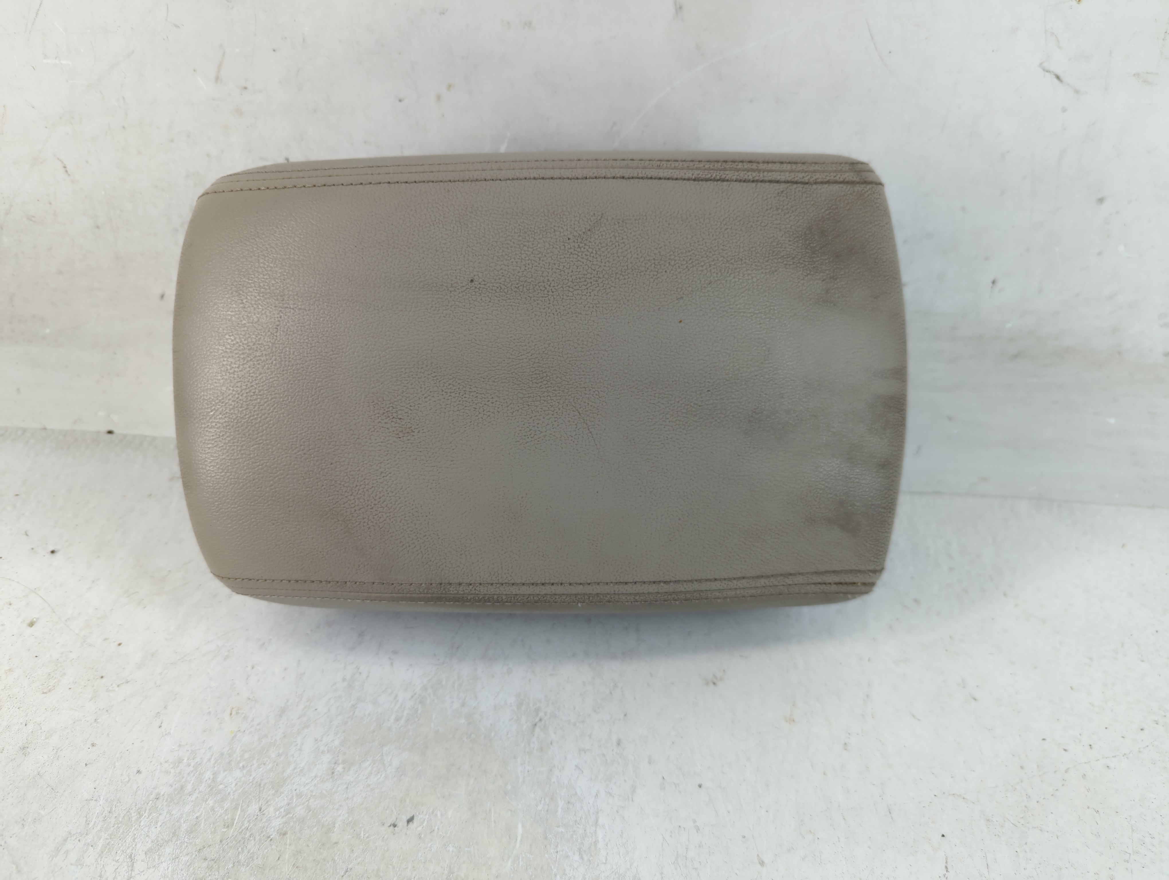 2006-2008 Hyundai Sonata Center Console Armrest Cover Lid Grey 881744 - Oemusedautoparts1.com