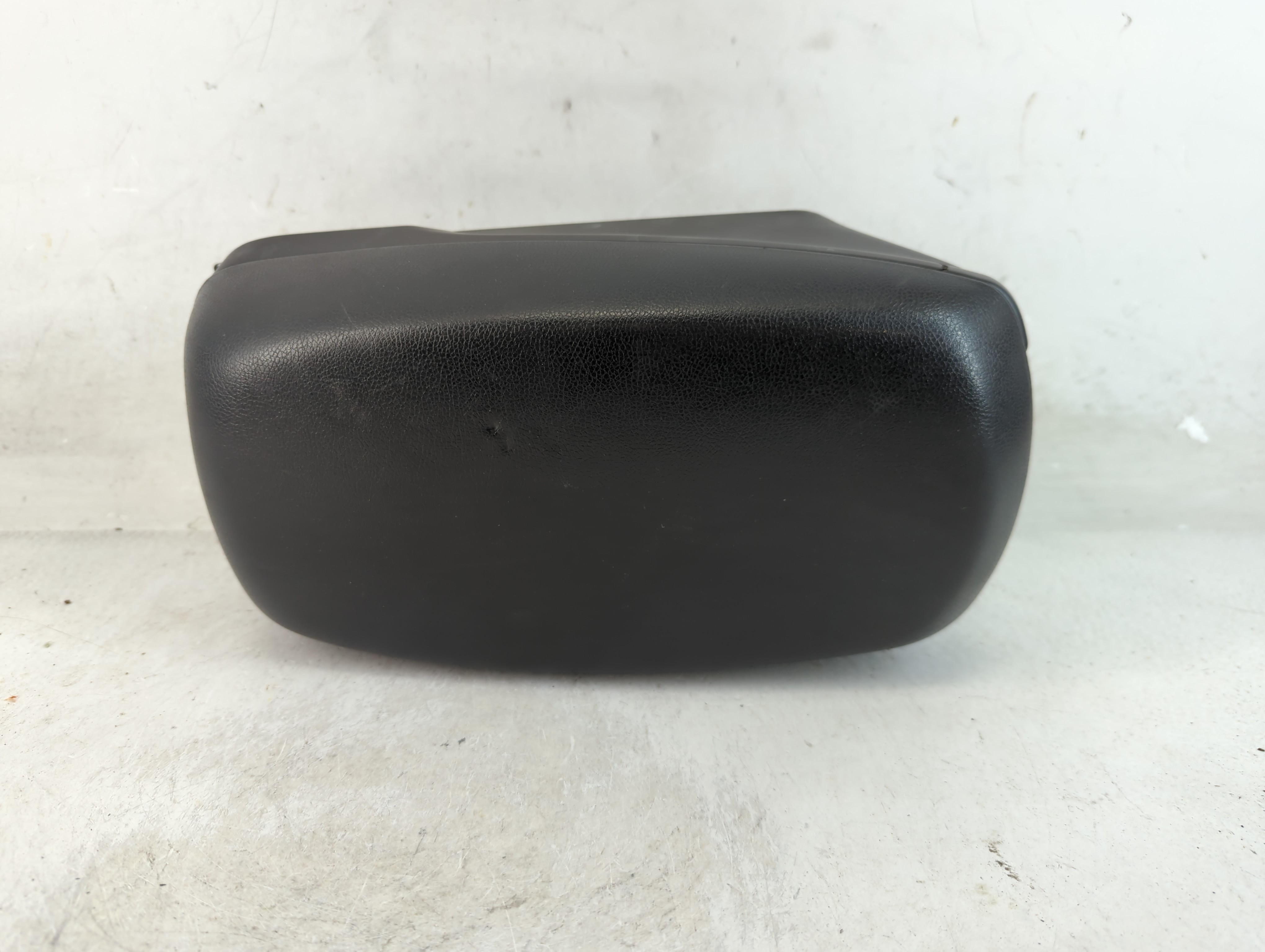 2014-2016 Hyundai Elantra Center Console Armrest Cover Lid Black 881745 - Oemusedautoparts1.com