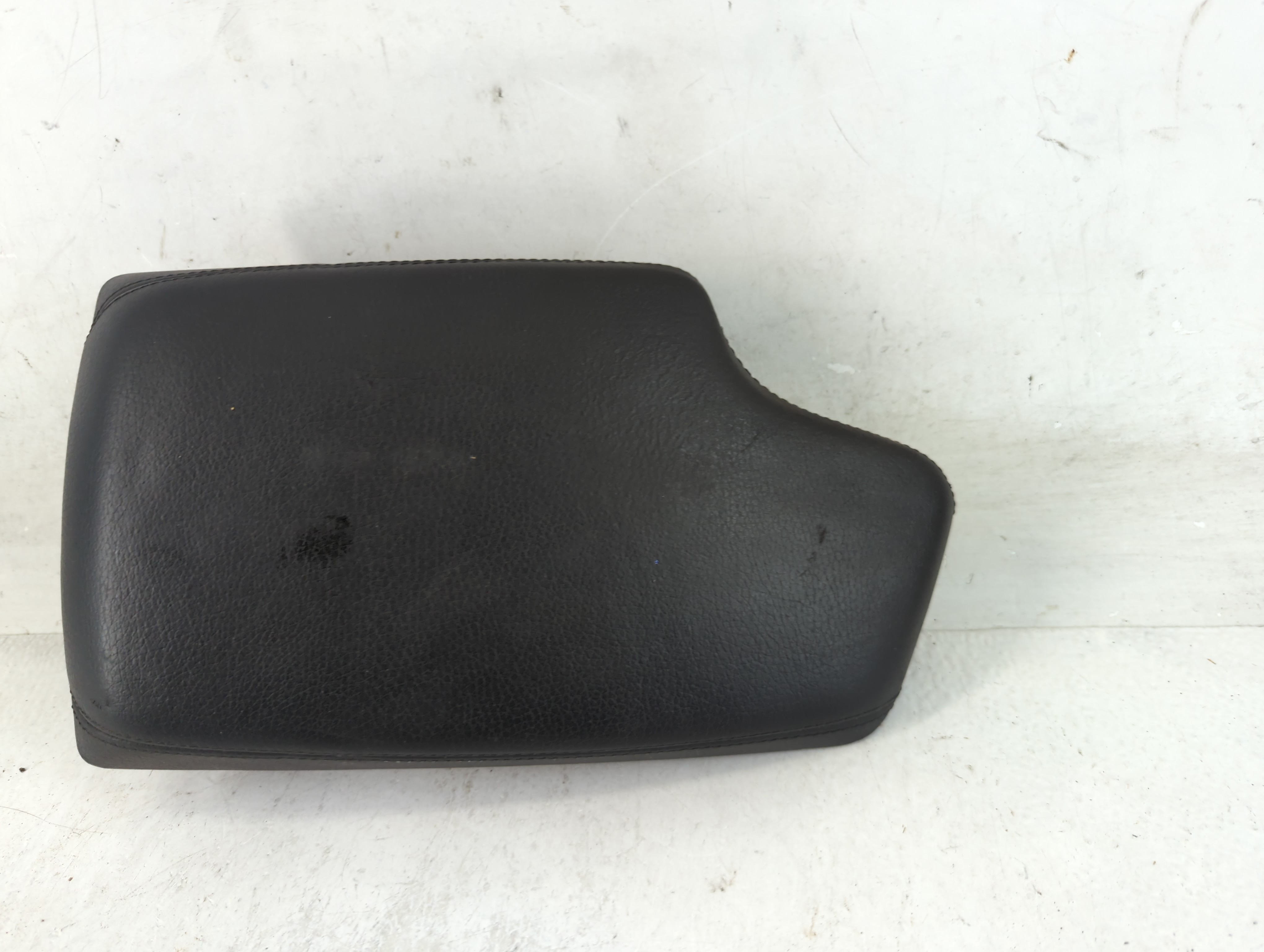 2012-2016 Bmw 328i Center Console Armrest Cover Lid Black 882390 - Oemusedautoparts1.com