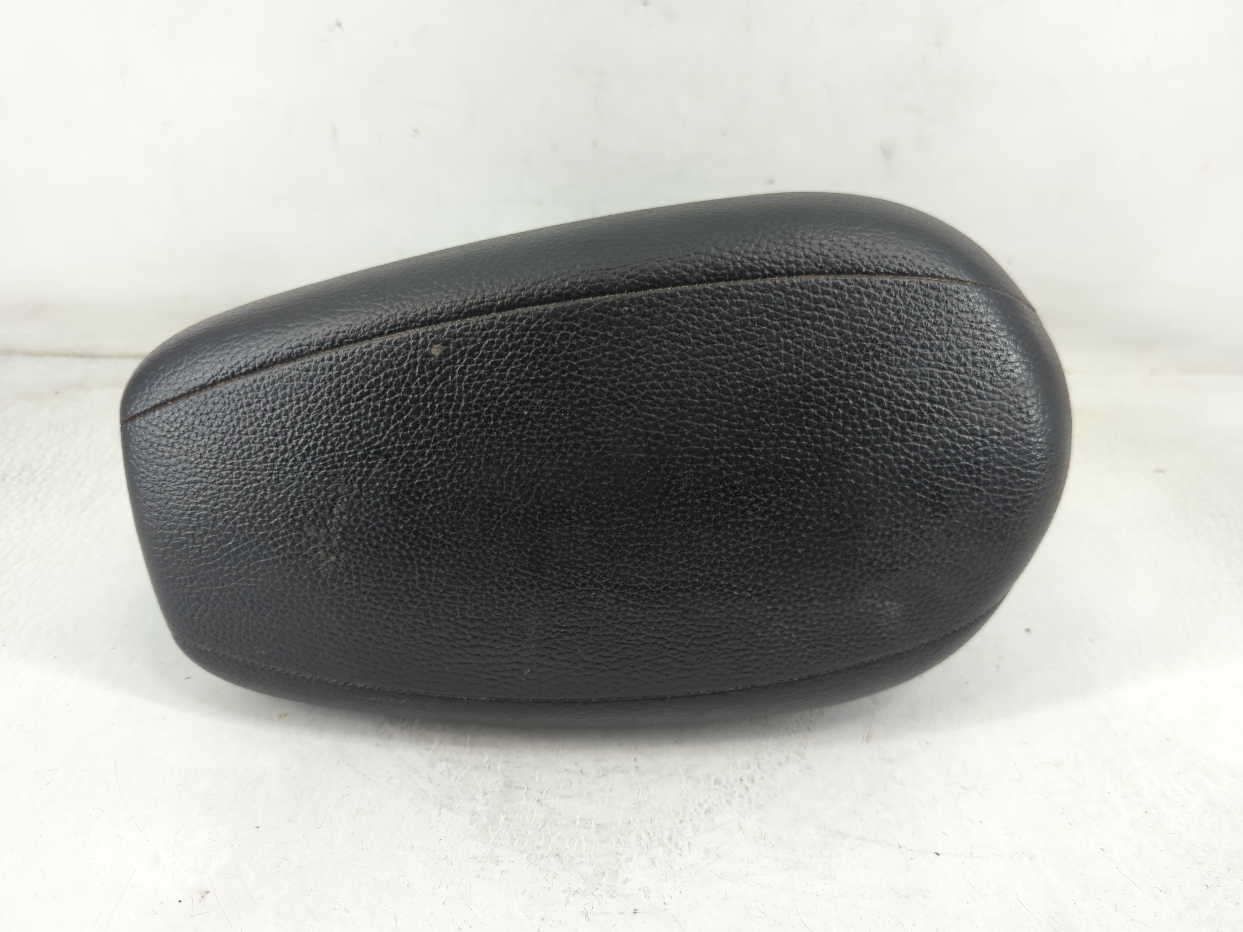 2015-2017 Hyundai Veloster Center Console Armrest Cover Lid Black 882422 - Oemusedautoparts1.com
