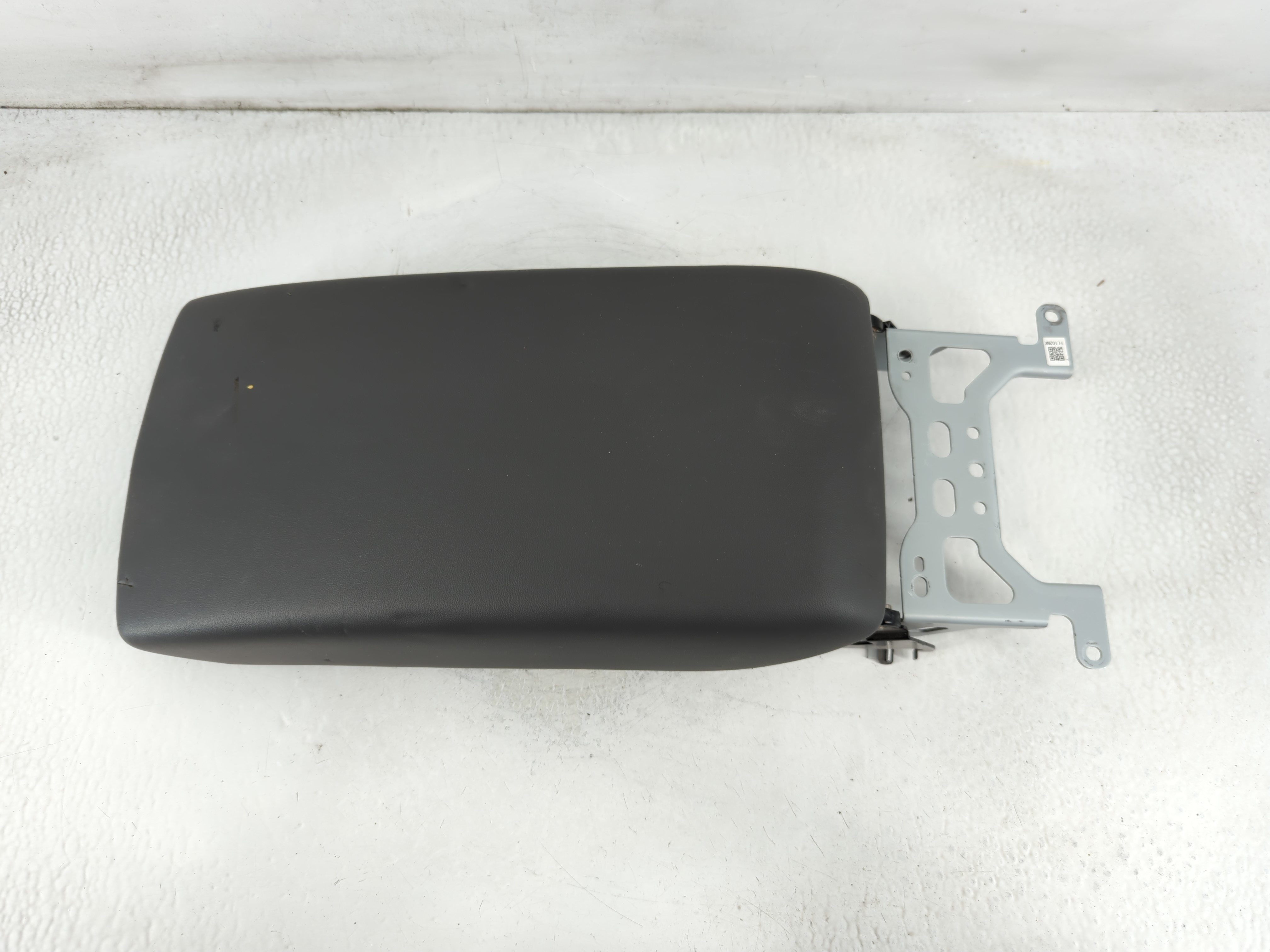 2024 Subaru Xv Center Console Armrest Cover Lid Black 882427 - Oemusedautoparts1.com