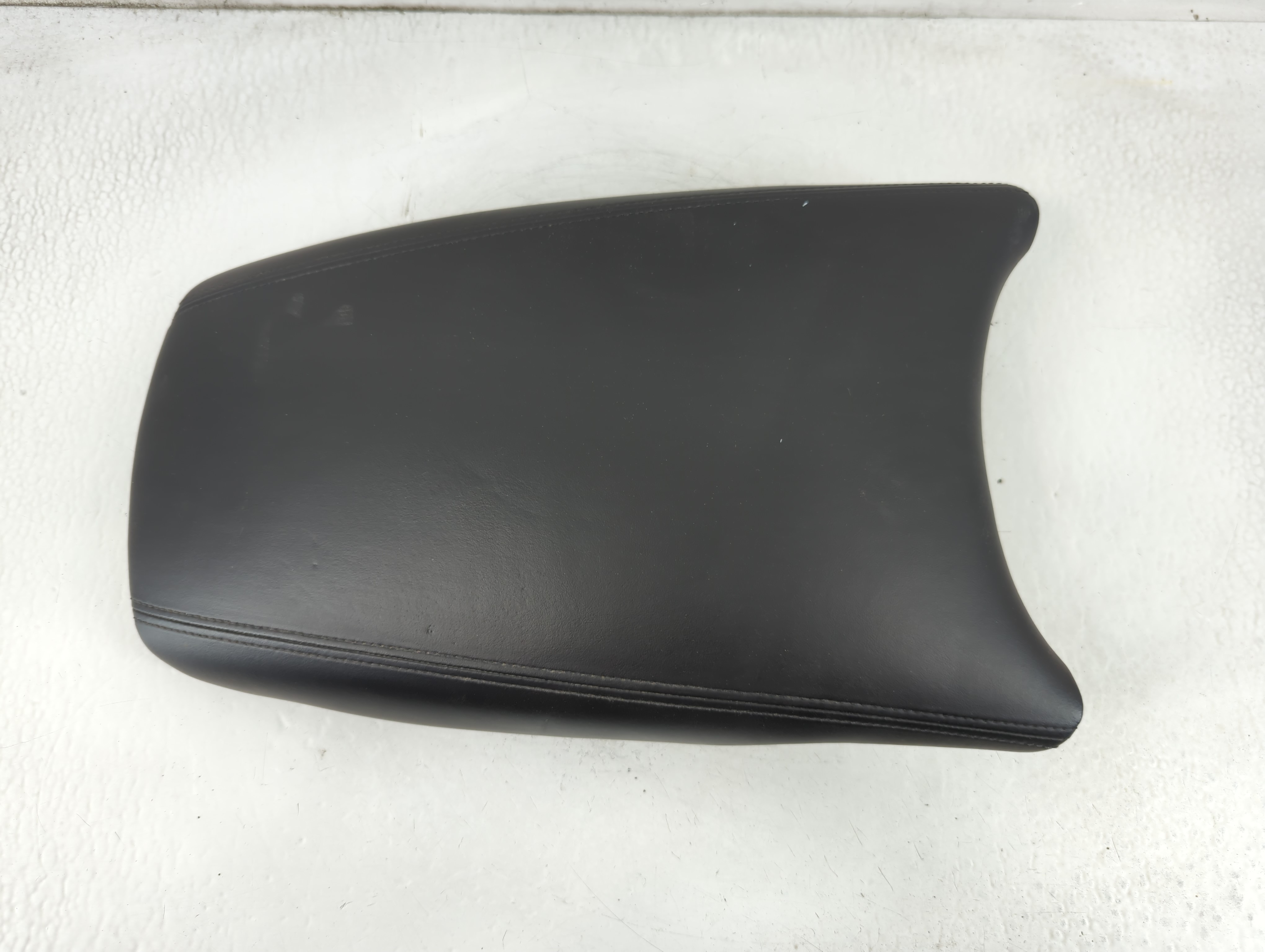 2012-2017 Hyundai Azera Center Console Armrest Cover Lid Black 882432 - Oemusedautoparts1.com