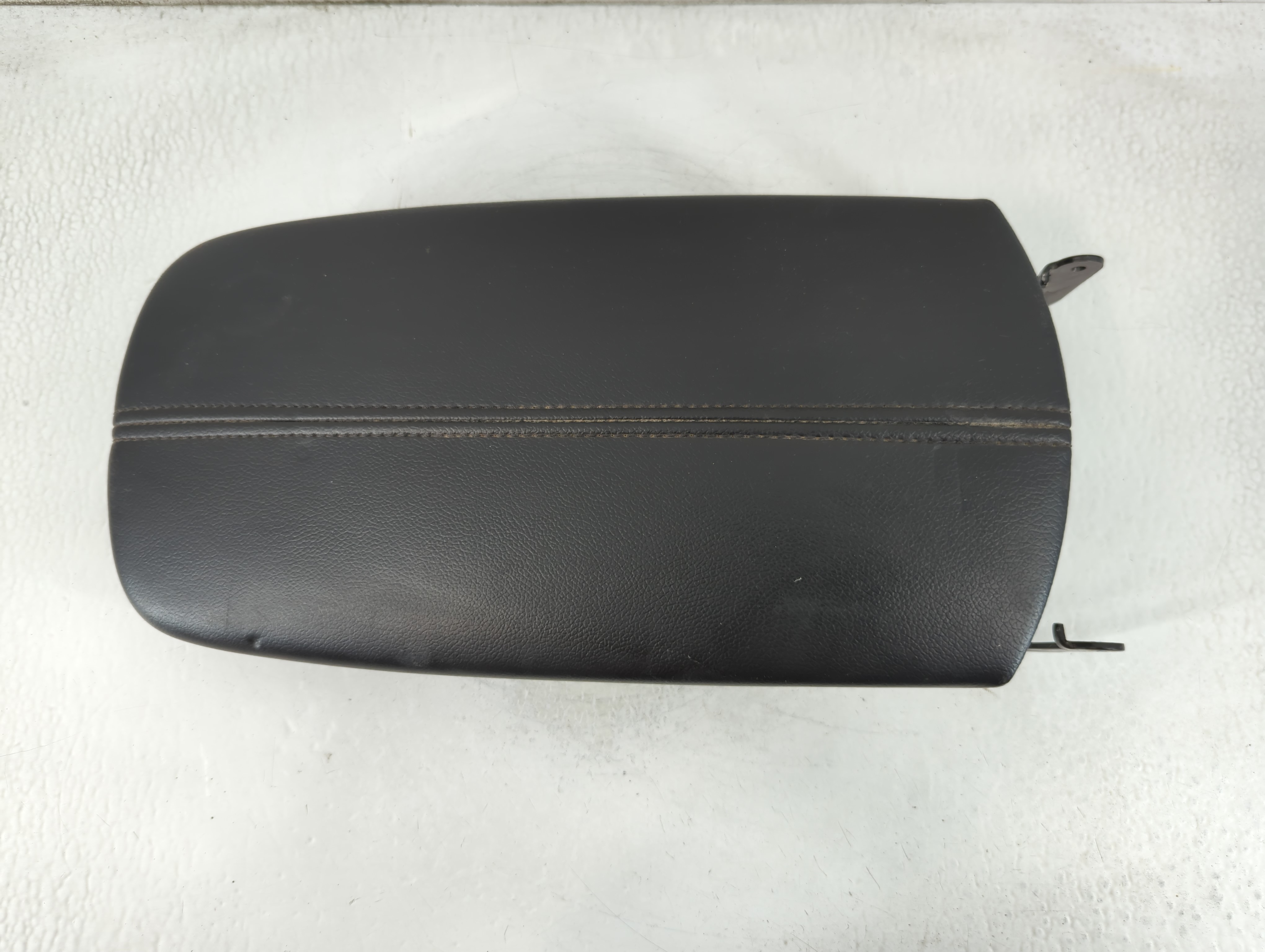 2020 Chevrolet Malibu Center Console Armrest Cover Lid Black 882444 - Oemusedautoparts1.com