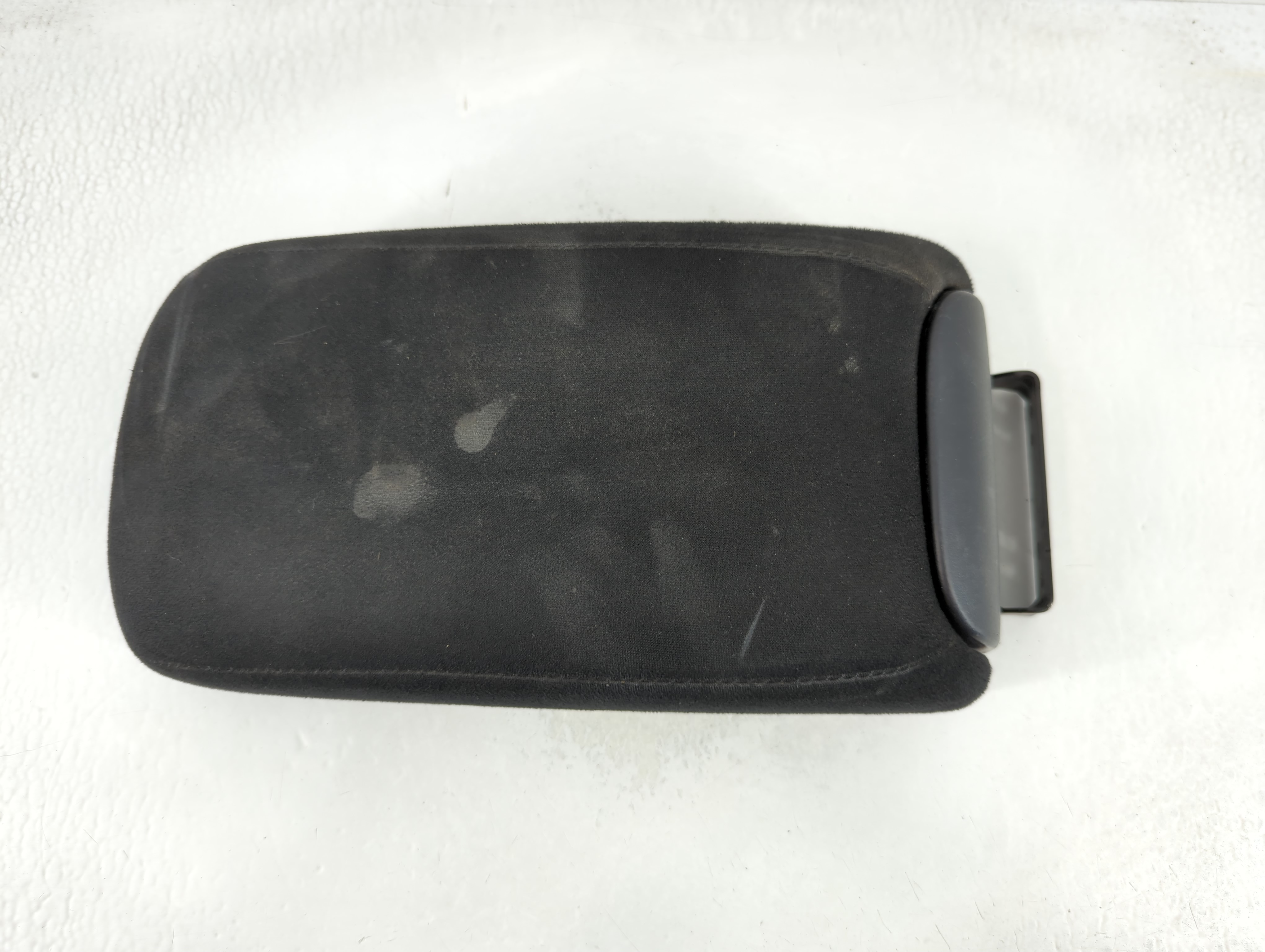 2013 Mitsubishi Outlander Center Console Armrest Cover Lid Black 882468 - Oemusedautoparts1.com