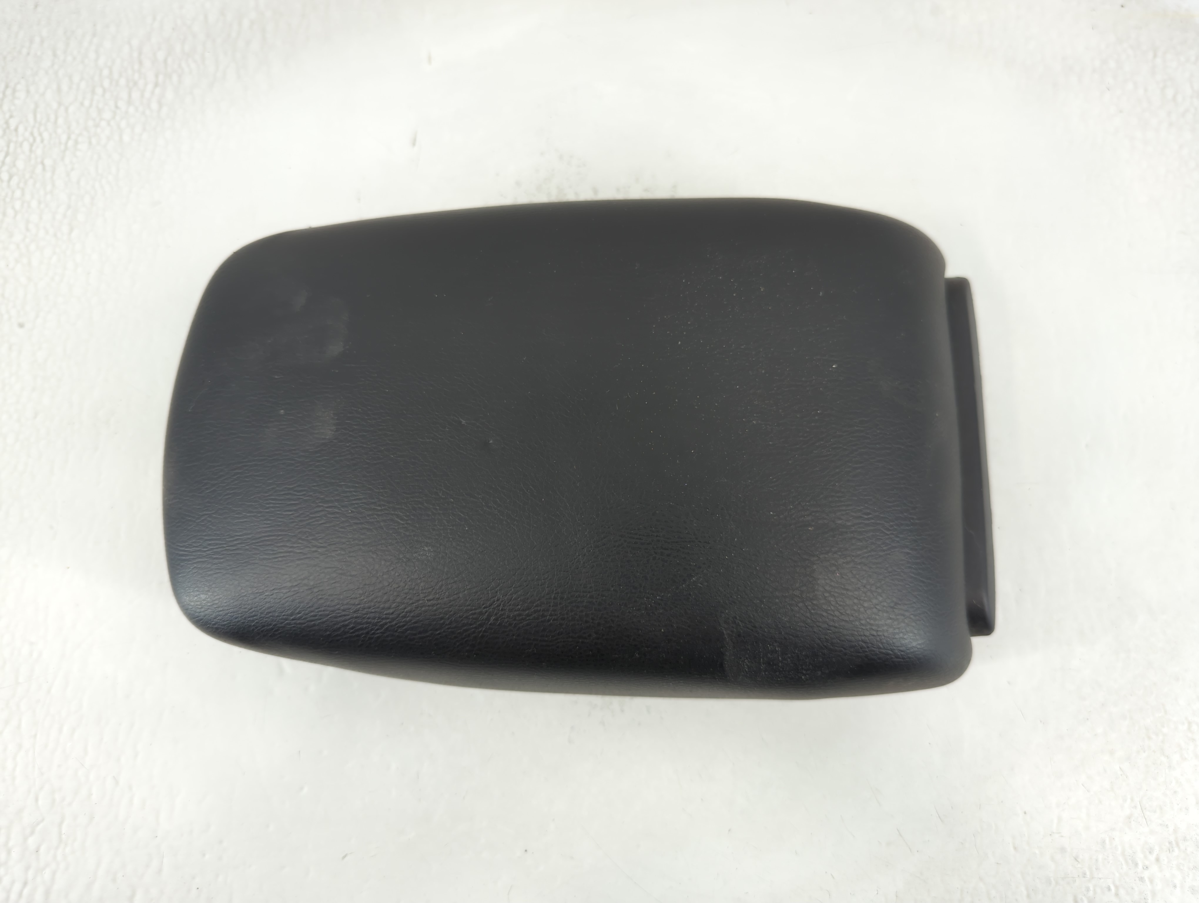 2019 Nissan Sentra Center Console Armrest Cover Lid Black 882475 - Oemusedautoparts1.com