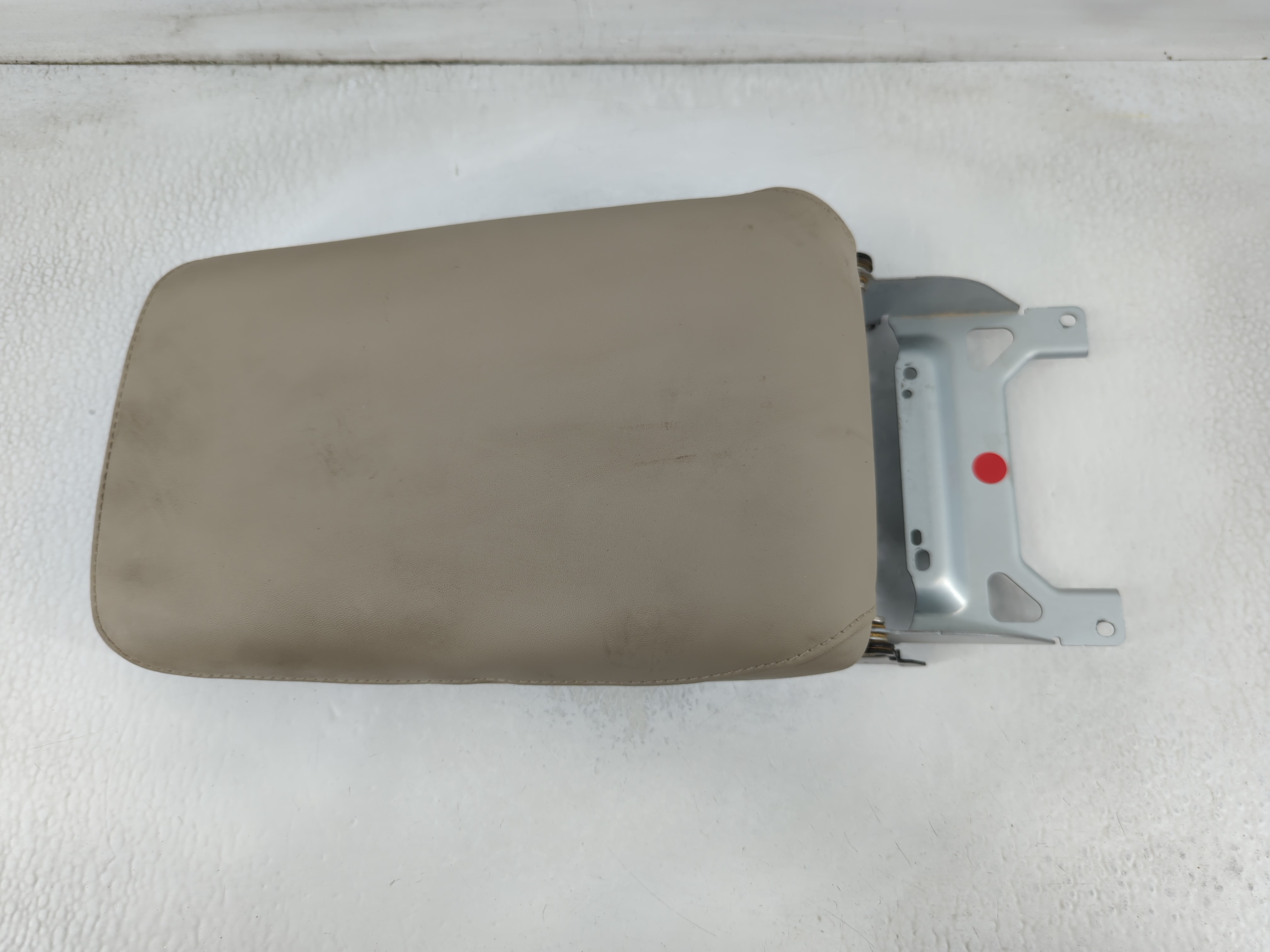 2022 Subaru Legacy Center Console Armrest Cover Lid Gray 882477 - Oemusedautoparts1.com