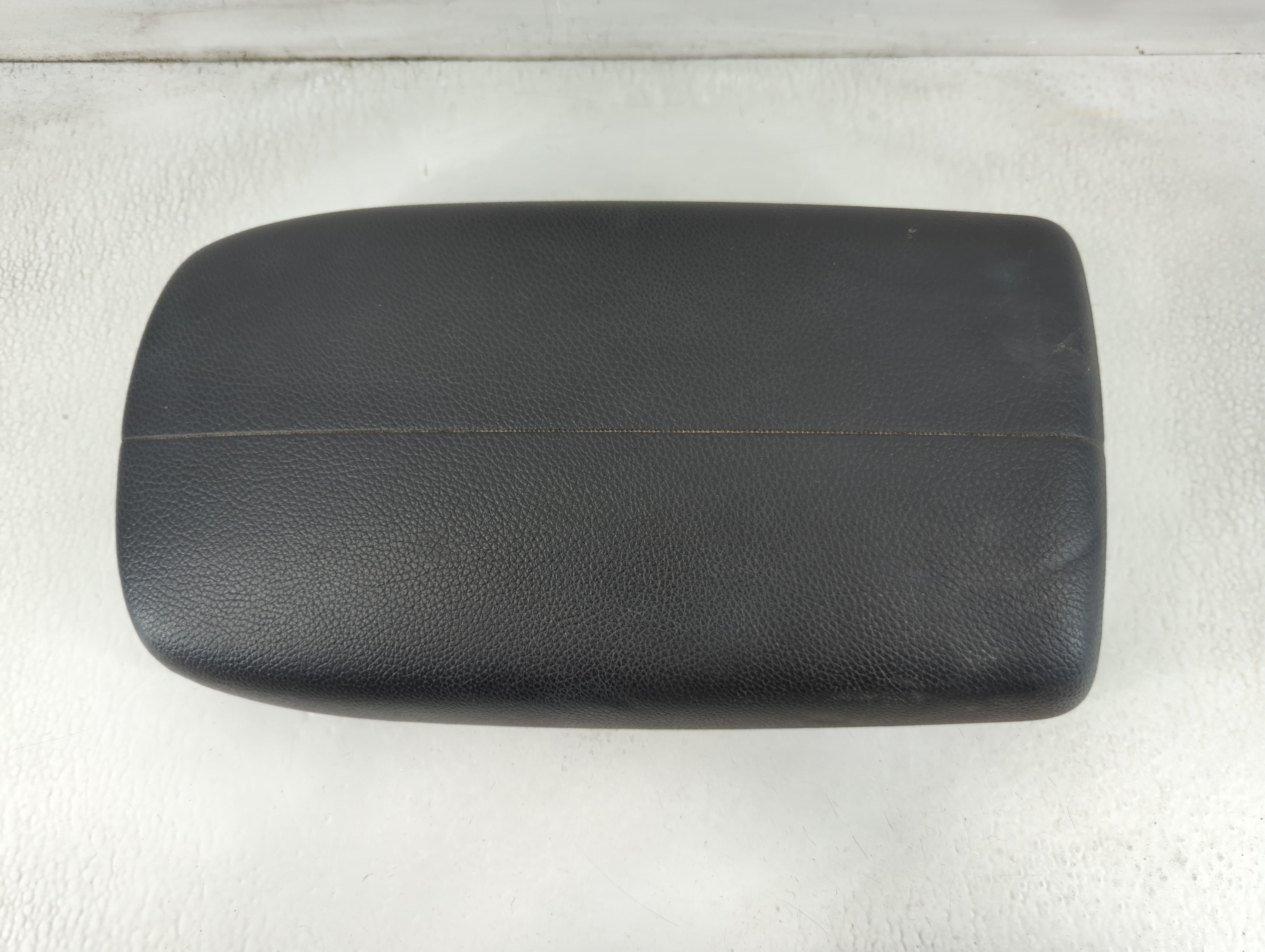 Picture of 2012 Kia Sorento Center Console Armrest Cover Lid Black 882480
