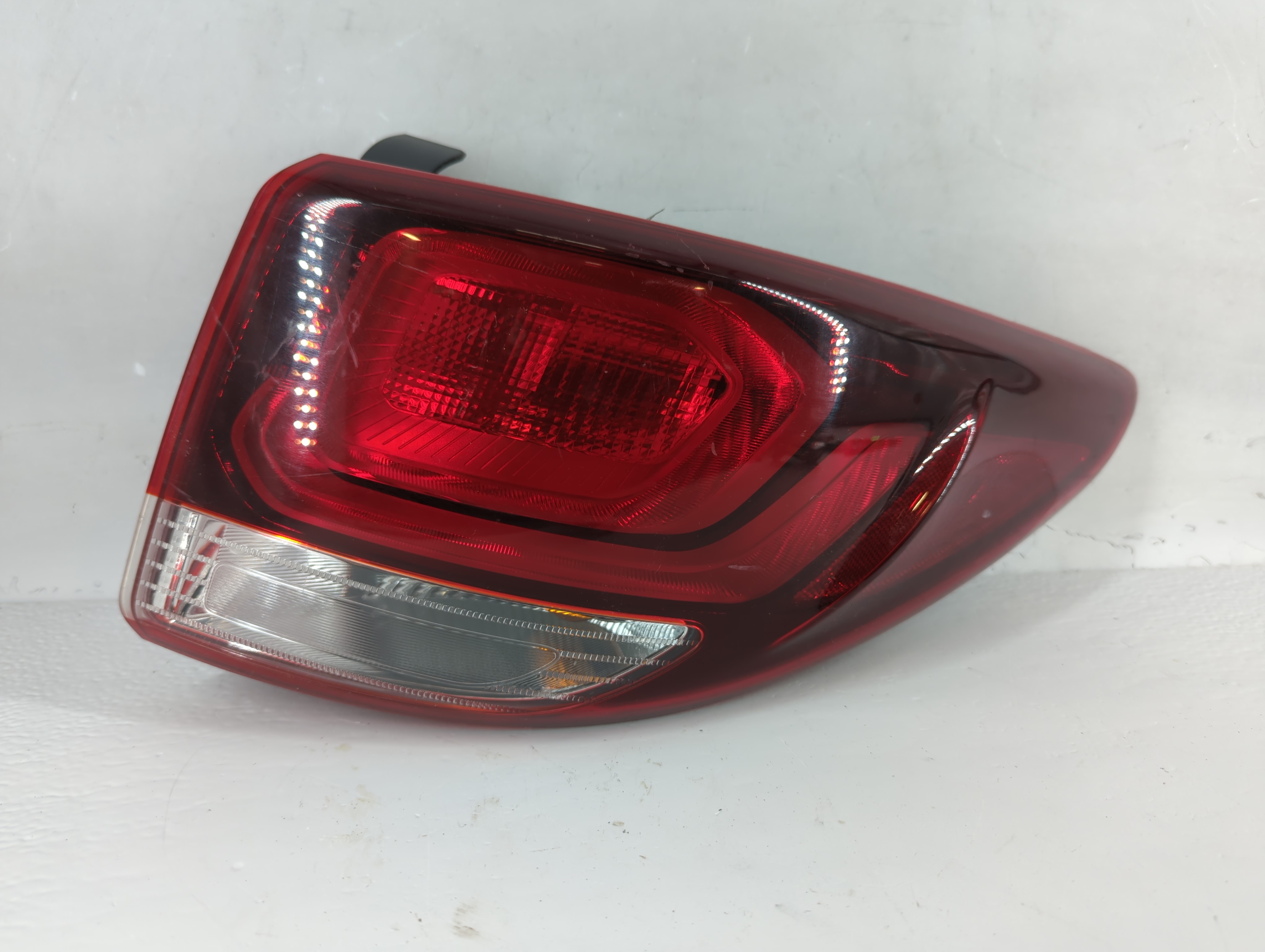 Picture of 2017-2018 Hyundai Santa Fe Passenger Right Side Tail Light Taillight Oem 882491