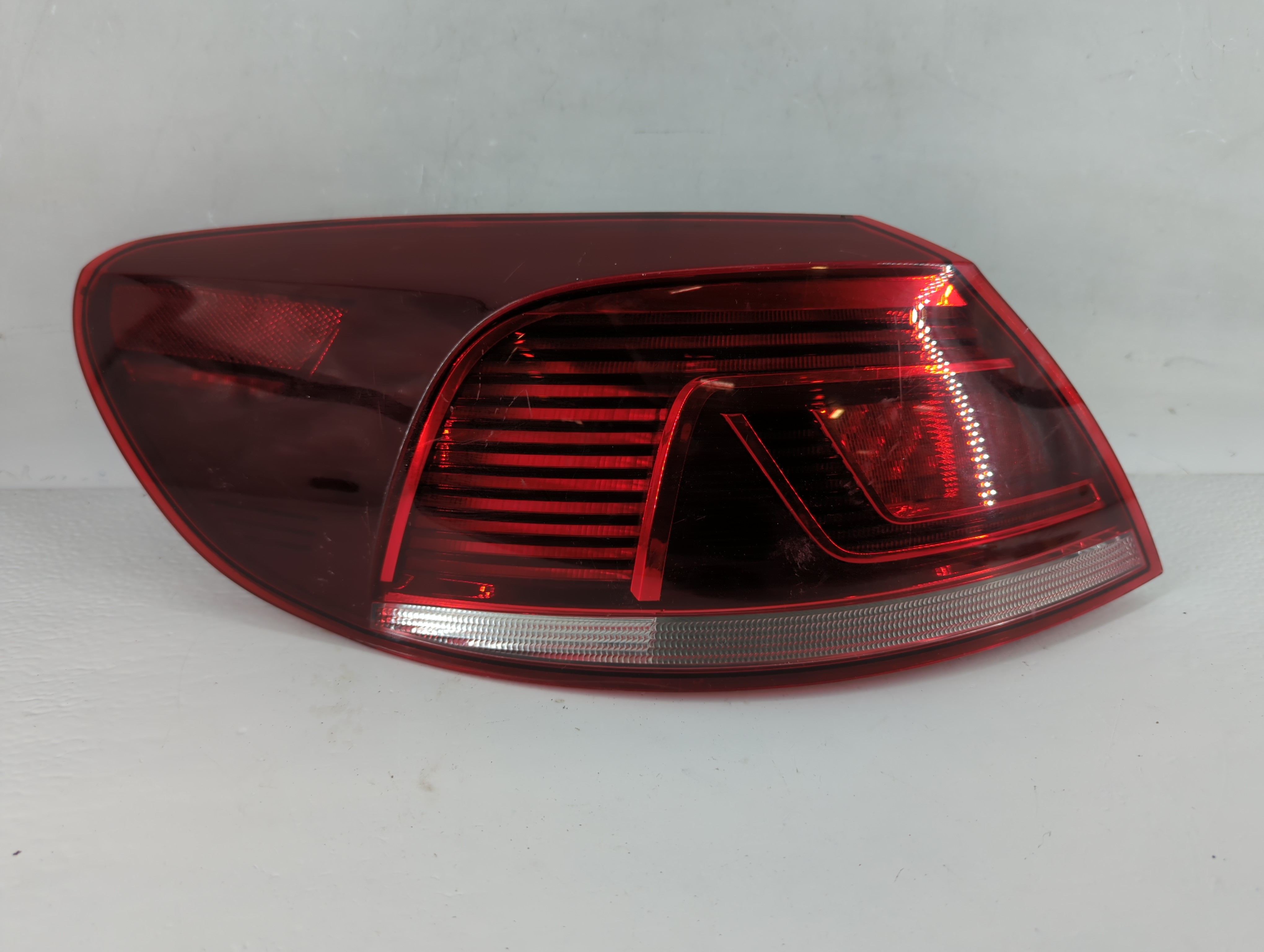 Picture of 2013-2017 Volkswagen Cc Driver Left Side Tail Light Taillight Oem 882495