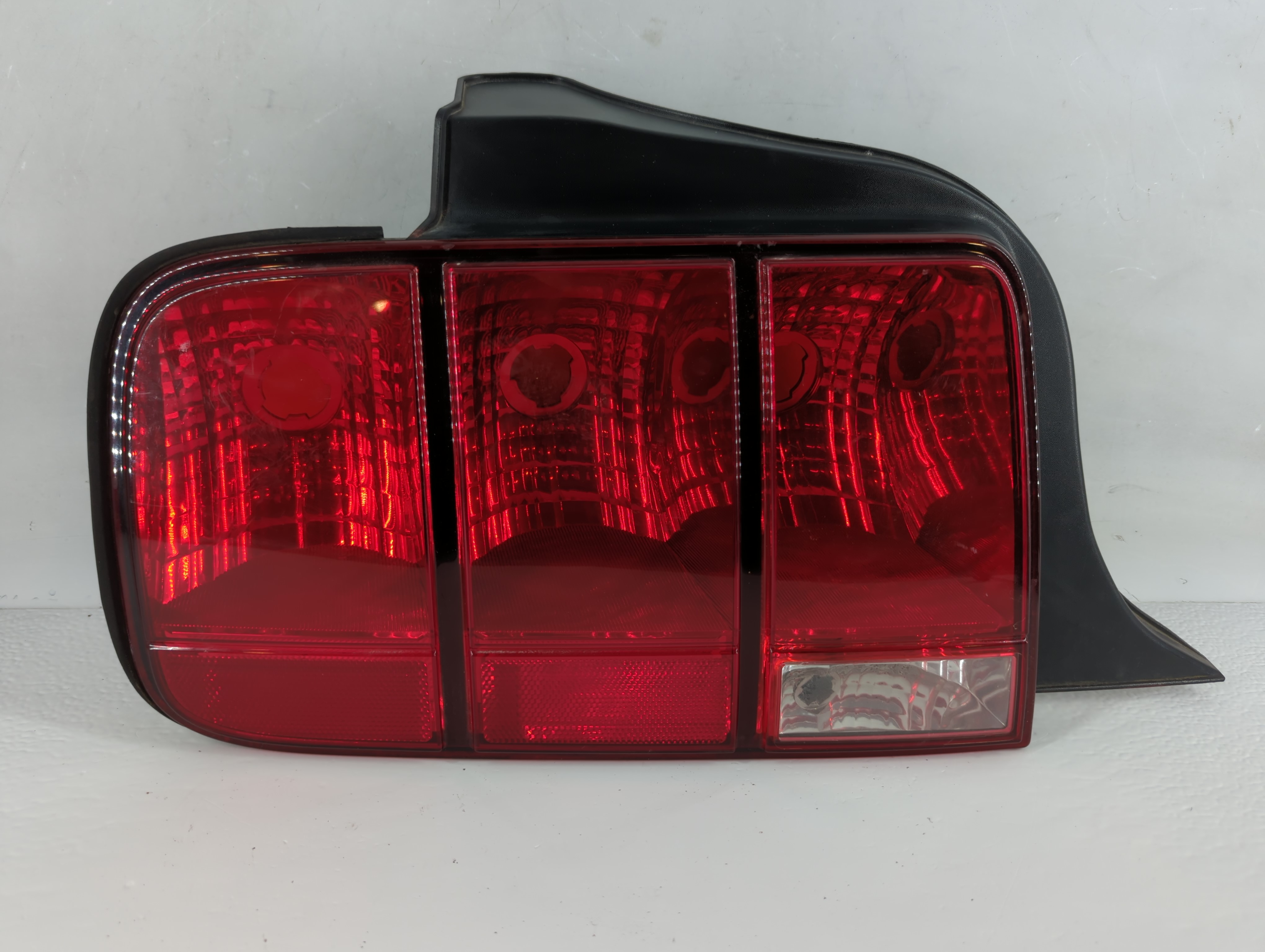 2005-2009 Ford Mustang Driver Left Side Tail Light Taillight Oem 882568 - Oemusedautoparts1.com