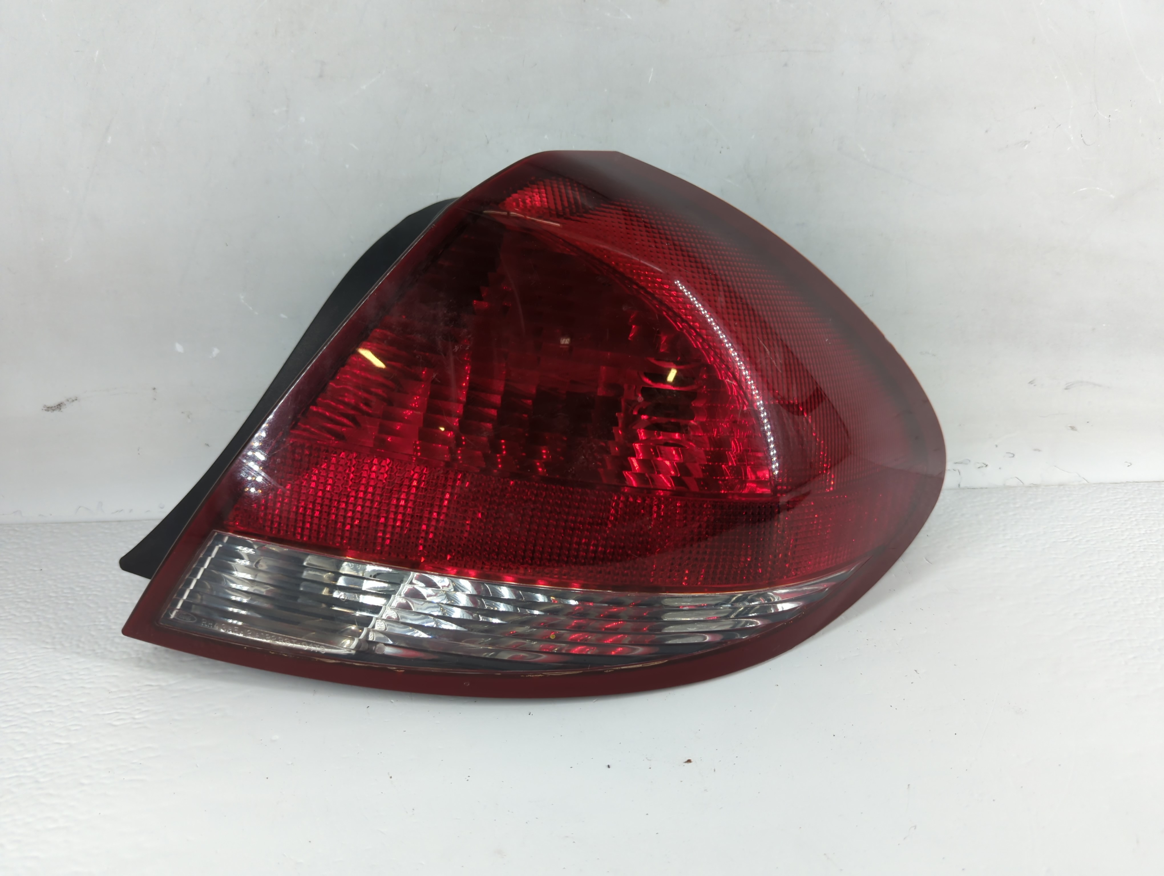 2004-2007 Ford Taurus Driver Left Side Tail Light Taillight Oem 882572 - Oemusedautoparts1.com