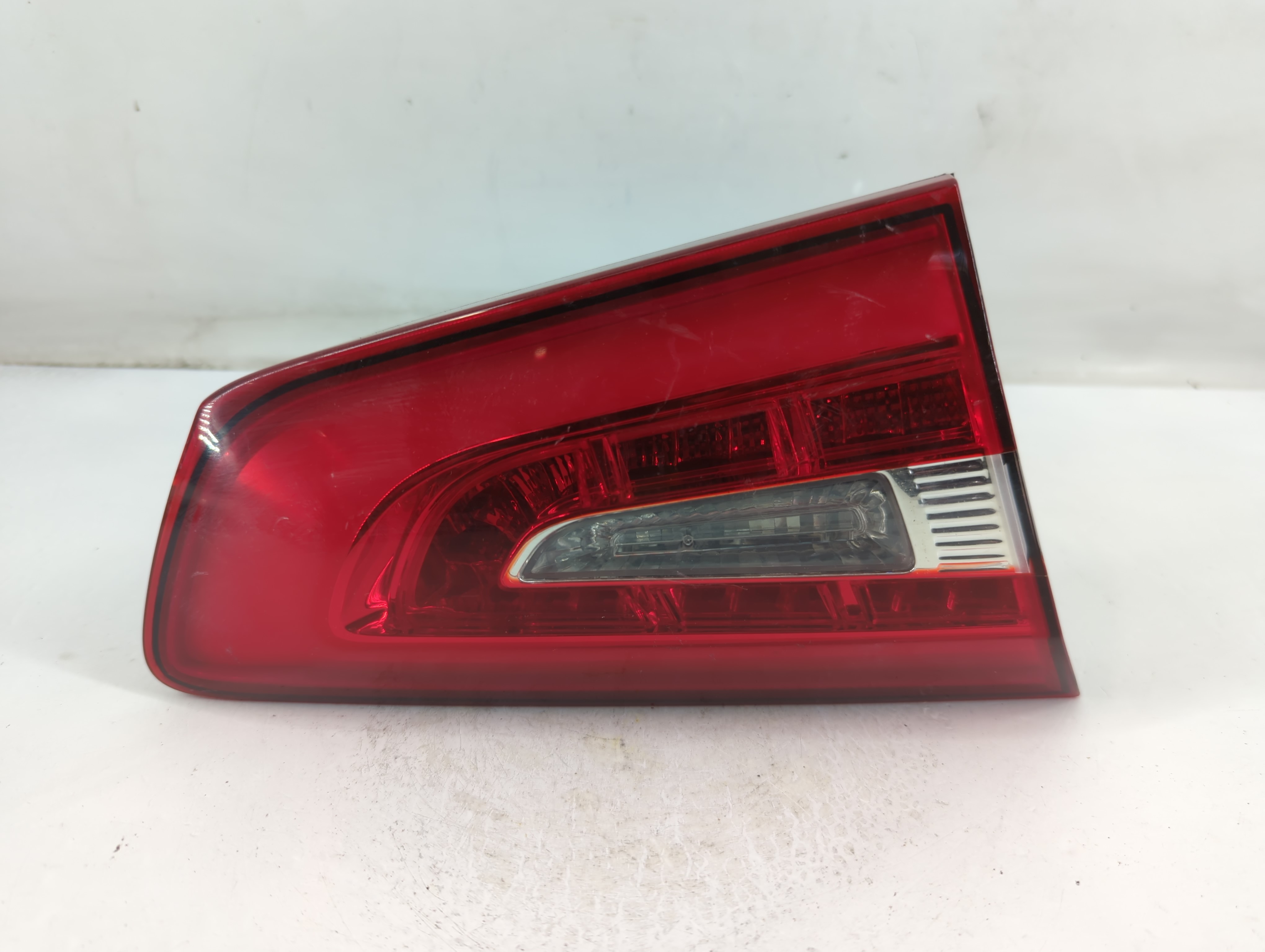 2014-2016 Kia Cadenza Driver Left Side Tail Light Taillight Oem 882628 - Oemusedautoparts1.com