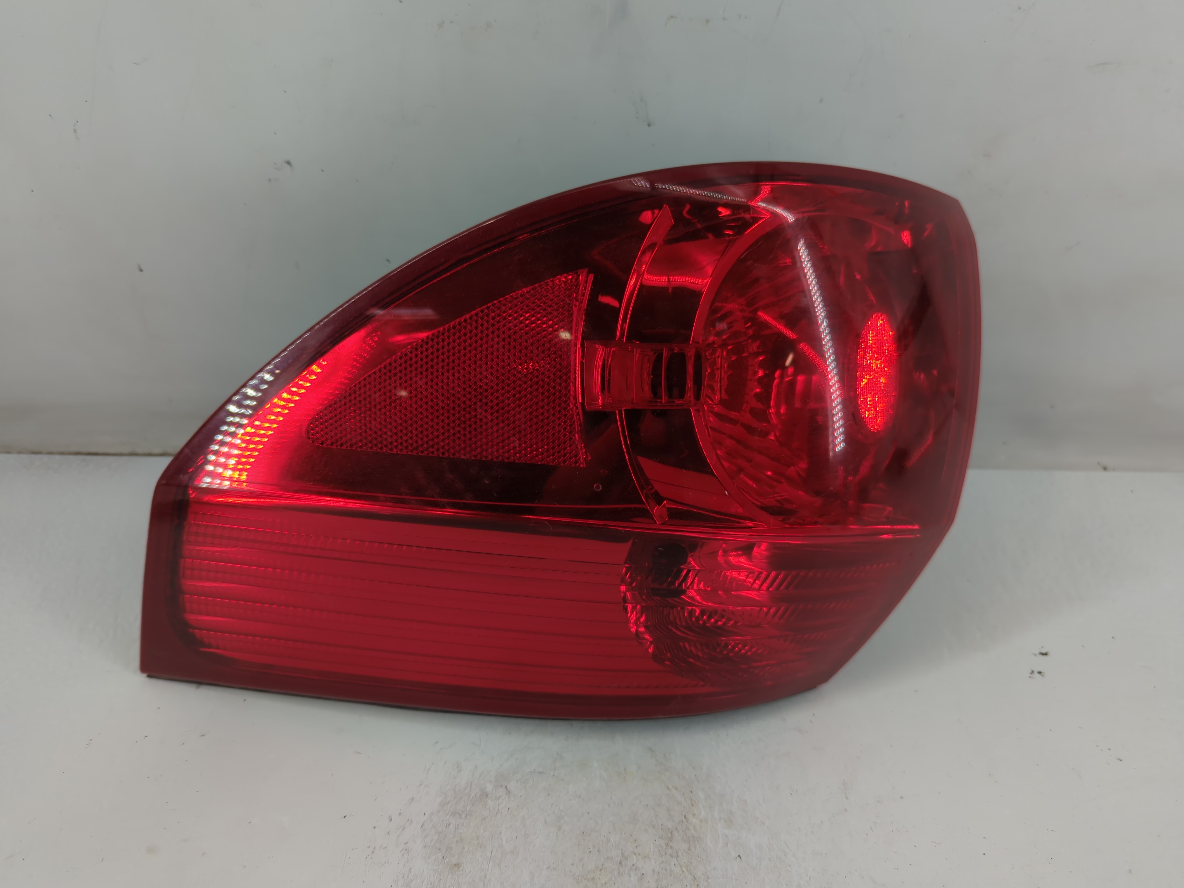 2006-2010 Toyota Sienna Driver Left Side Tail Light Taillight Oem 882633 - Oemusedautoparts1.com