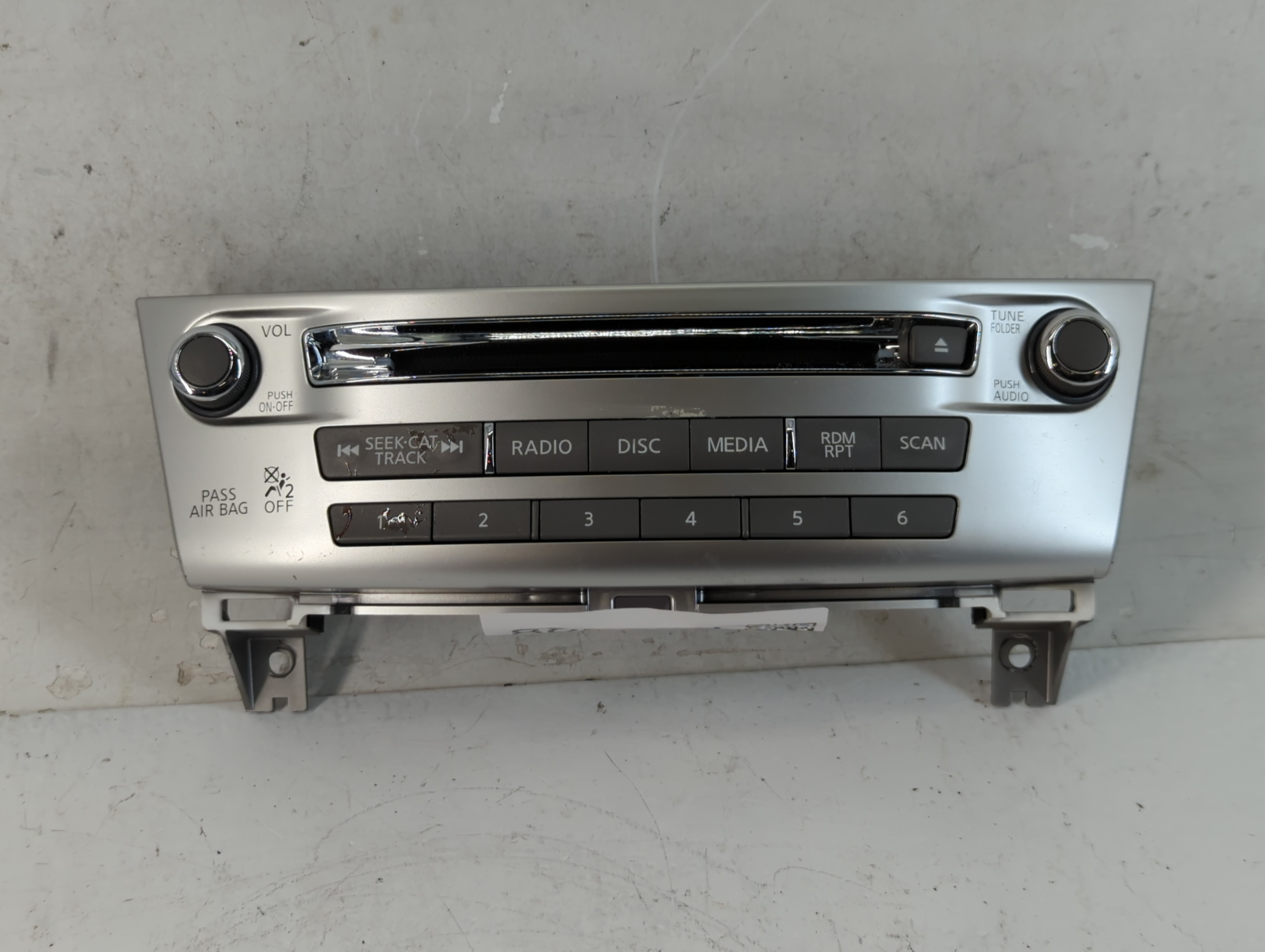 2017-2020 Infiniti Qx60 Am Fm Cd Player Radio Receiver 882898 - Oemusedautoparts1.com