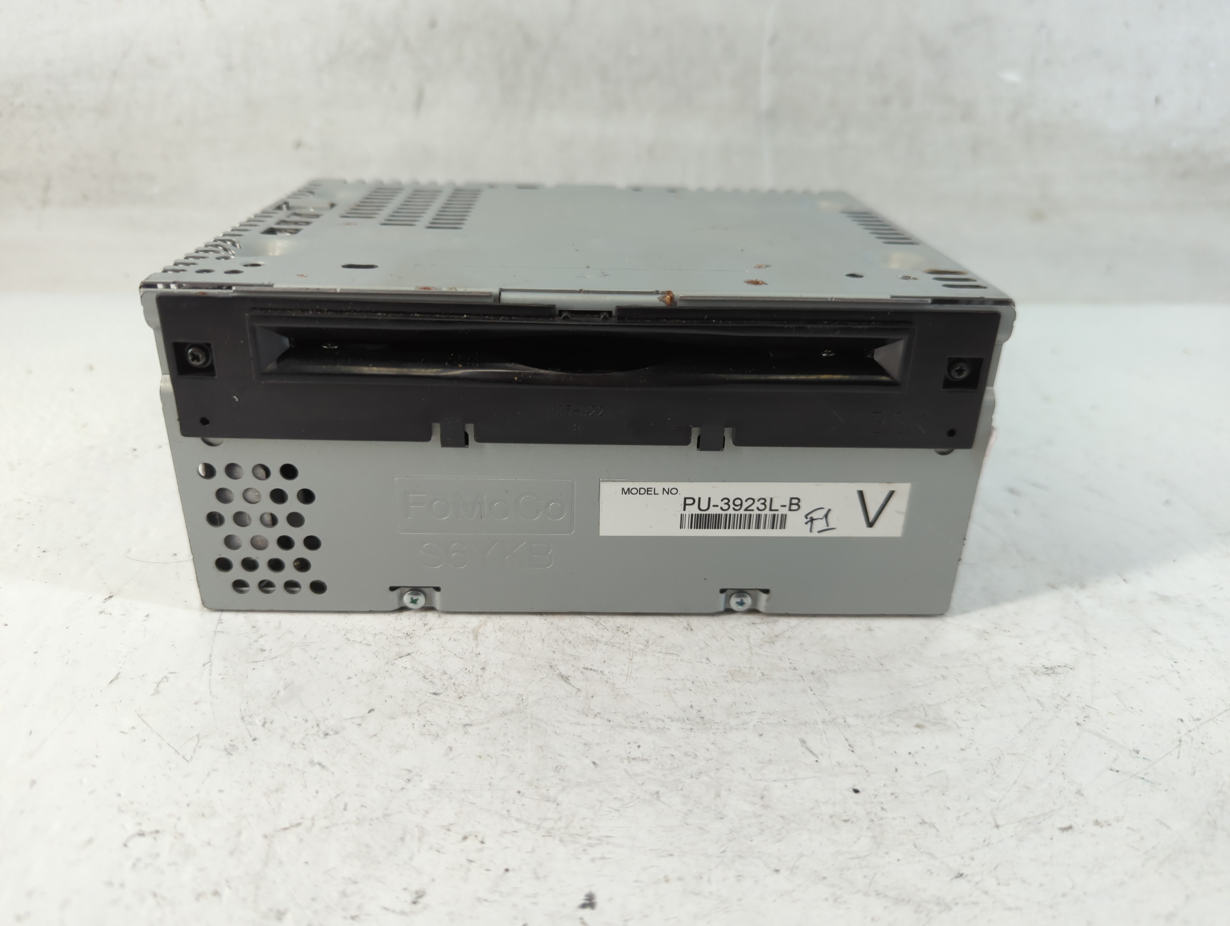 2016-2017 Ford Explorer Am Fm Cd Player Radio Receiver 882903 - Oemusedautoparts1.com
