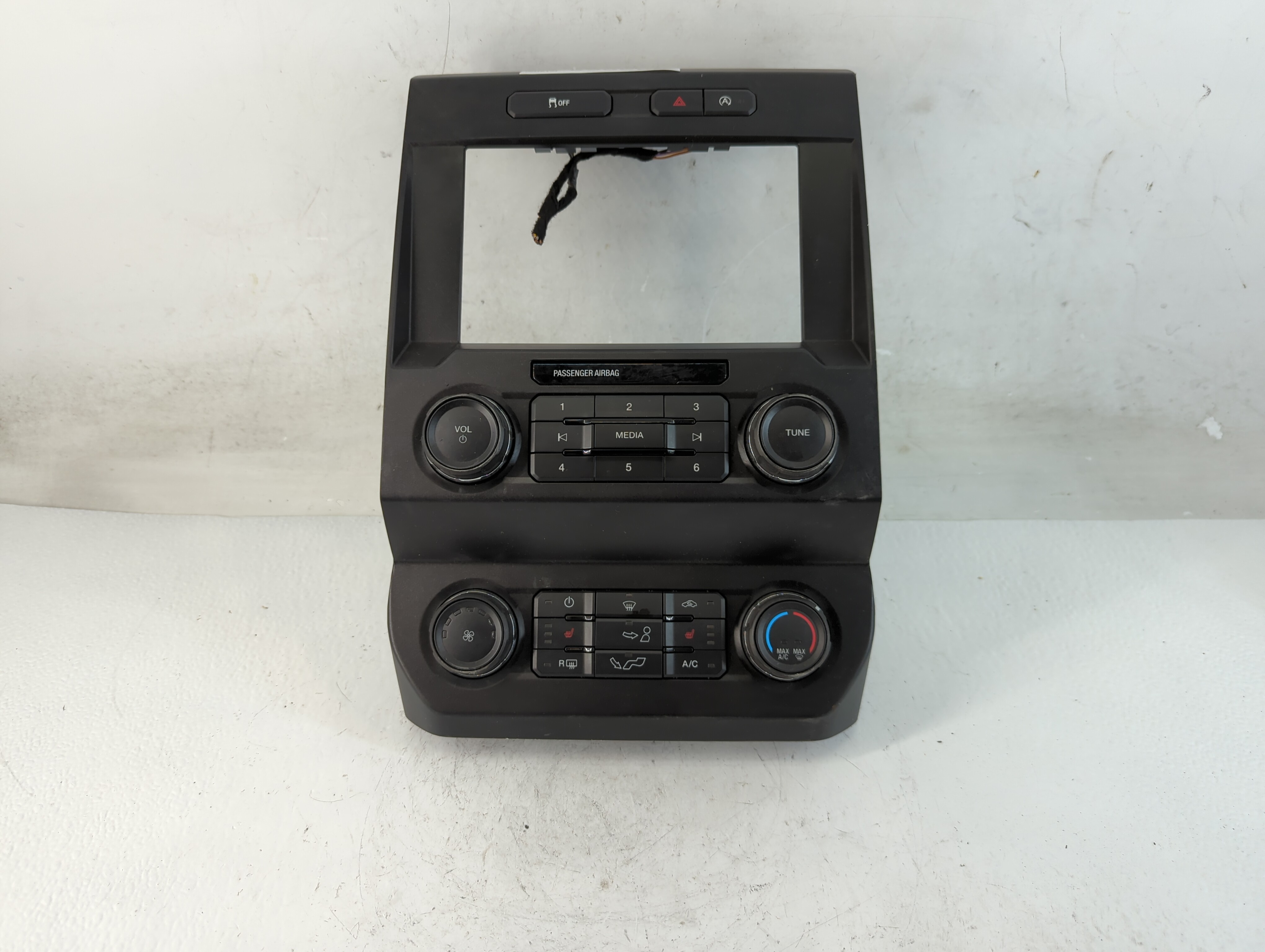 2019-2020 Ford F-150 Am Fm Cd Player Radio Receiver 882968 - Oemusedautoparts1.com