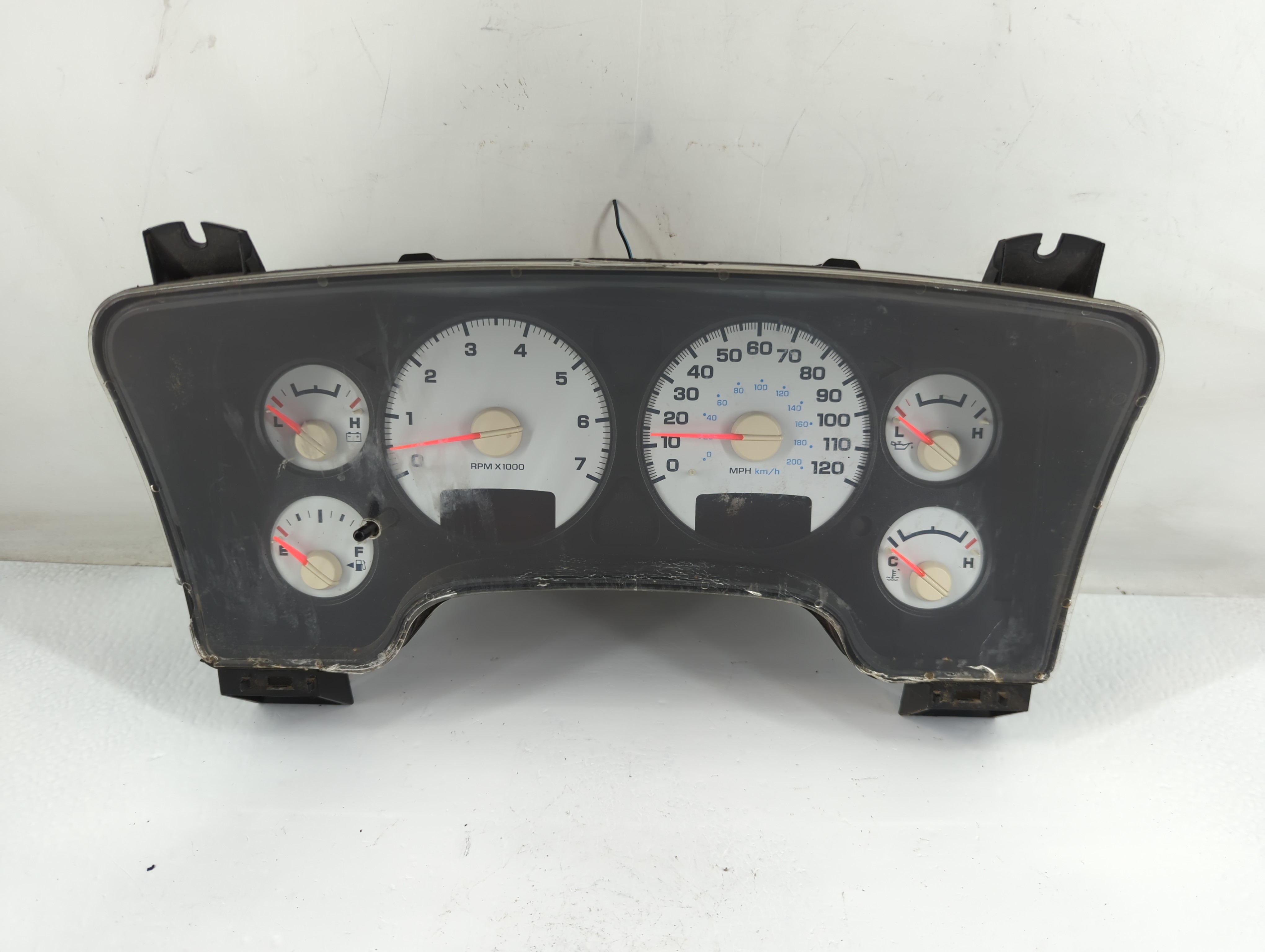 2004-2005 Dodge Ram 1500 Speedometer Instrument Cluster Gauges 882997 - Oemusedautoparts1.com