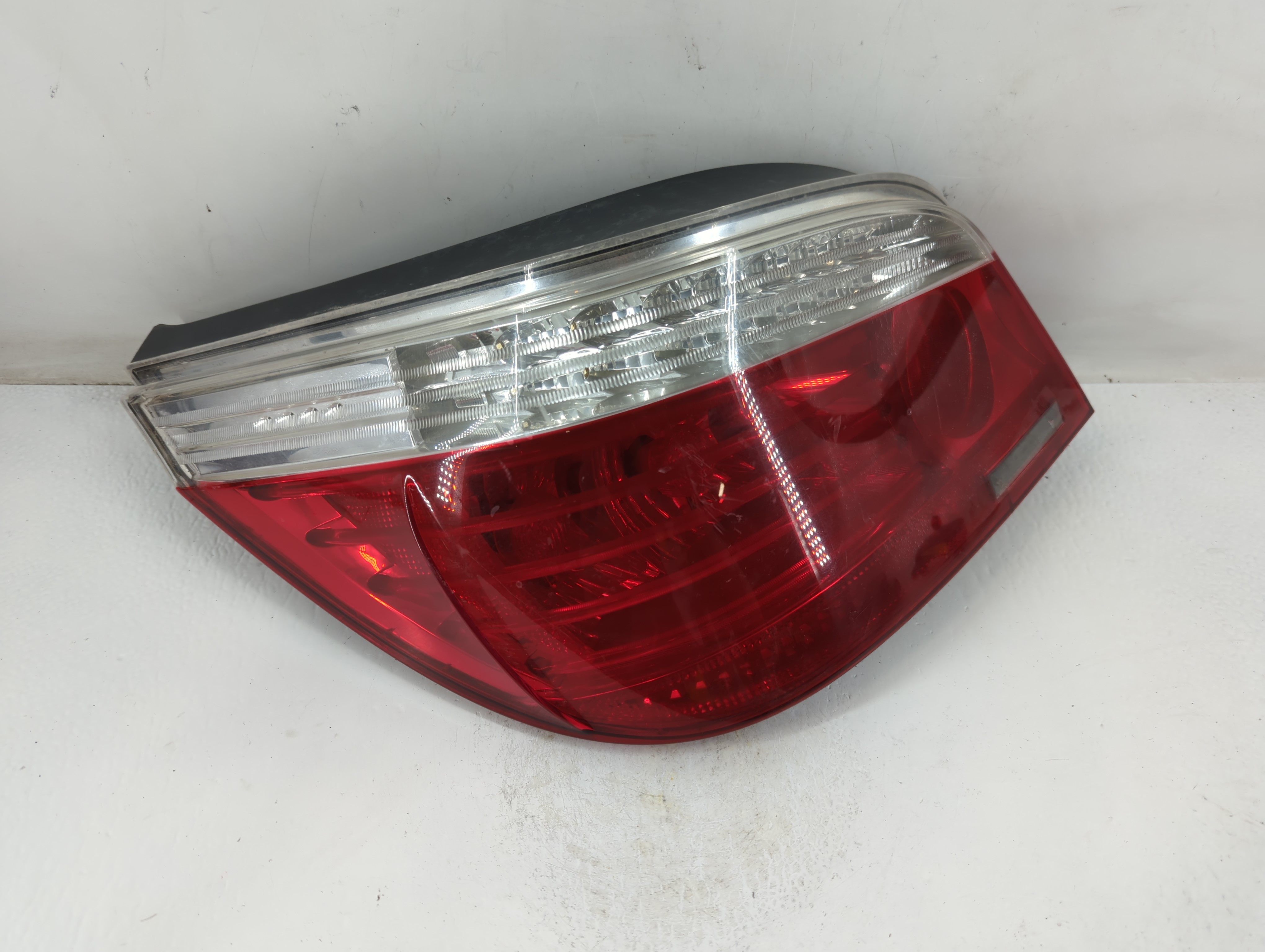 2008-2010 Bmw 550i Driver Left Side Tail Light Taillight Oem 883359 - Oemusedautoparts1.com