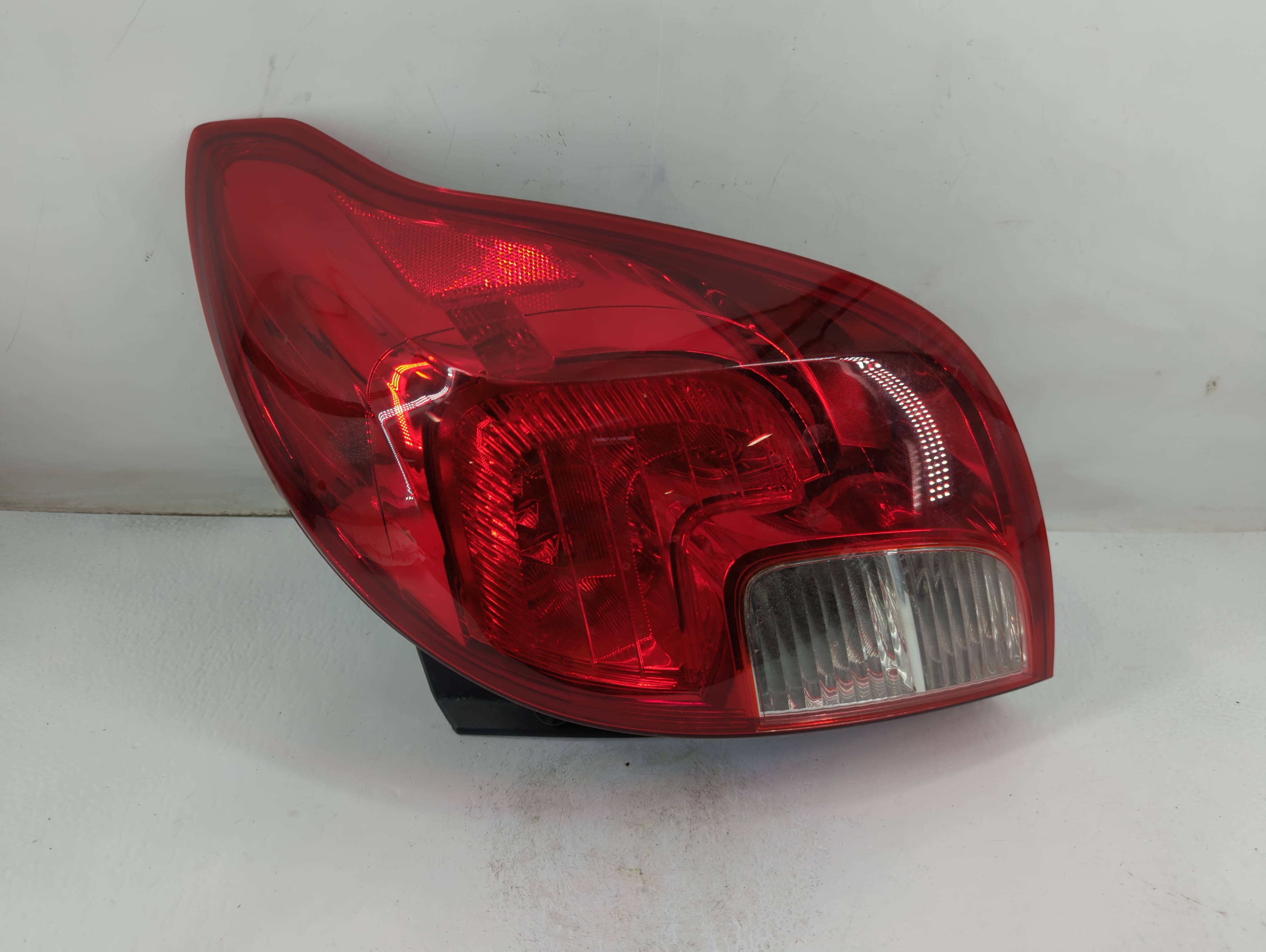 Picture of 2013-2016 Buick Encore Driver Left Side Tail Light Taillight Oem 883363